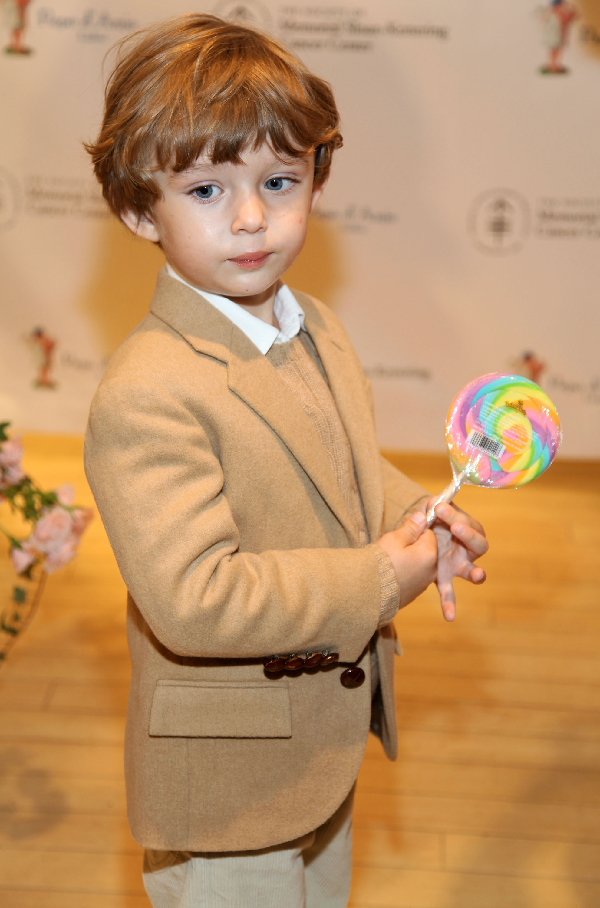 Barron Trump beim 18. jährlichen Bunny Hop zugunsten der Gesellschaft des Memorial Sloan-Kettering Cancer Center bei FAO Schwartz am 3. März 2009 in New York City. | Quelle: Getty Images