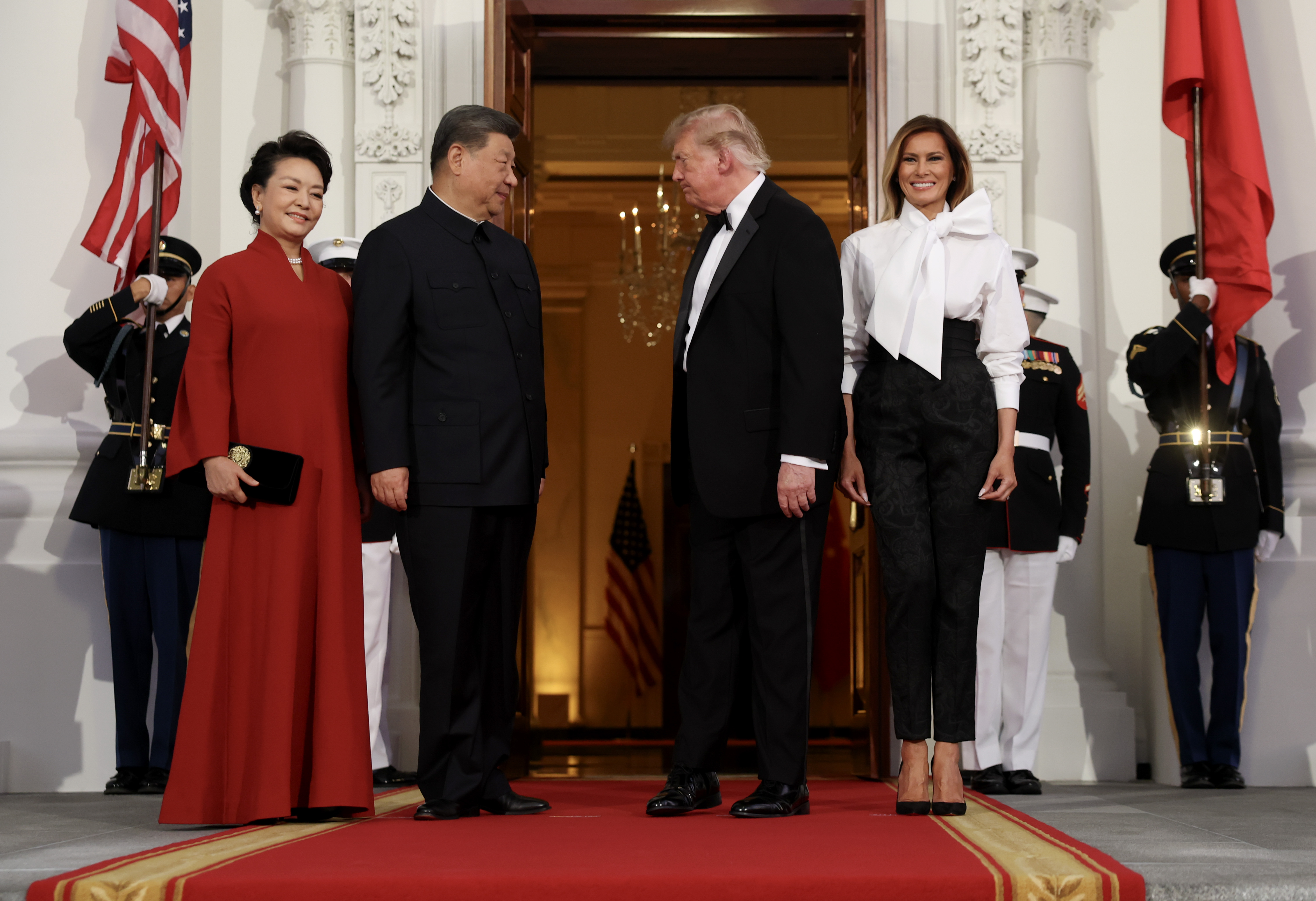 Die Gestaltung im Weißen Haus war sorgfältig auf den Besuch abgestimmt worden, wobei die Details so gewählt wurden, dass traditionelle Elemente eines amerikanischen Staatsbanketts mit Anspielungen auf die chinesische Delegation kombiniert wurden. | Quelle: Getty Images