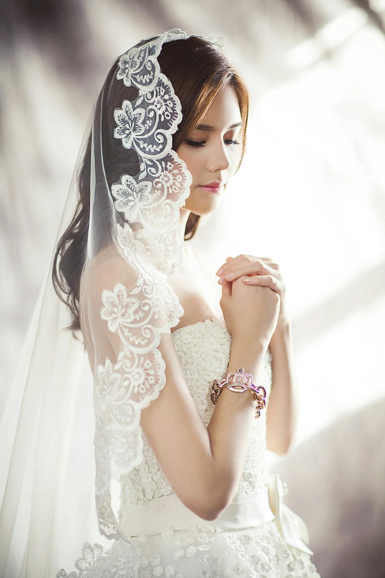 Eine Braut in ihrem Hochzeitskleid | Quelle: Pexels