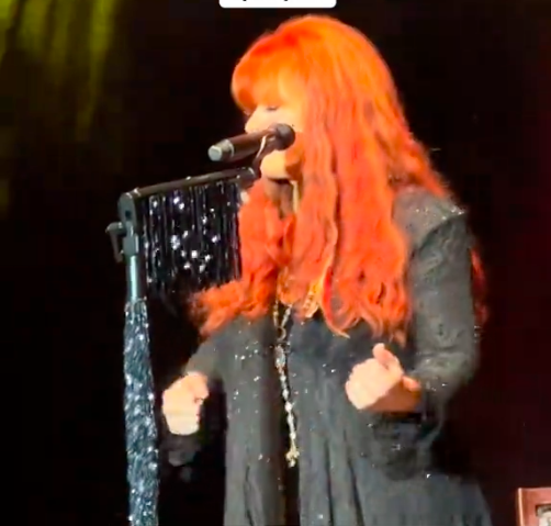 Wynonna Judd bei einem Auftritt auf dem Back Road Music Festival, gepostet am 12. August 2024 | Quelle: TikTok/tanaaa142