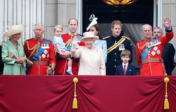 Die königliche Familie auf dem Balkon des Buckingham Palace nach der Trooping The Colour Zeremonie am 13. Juni 2015 in London, England. | Quelle: Getty Images