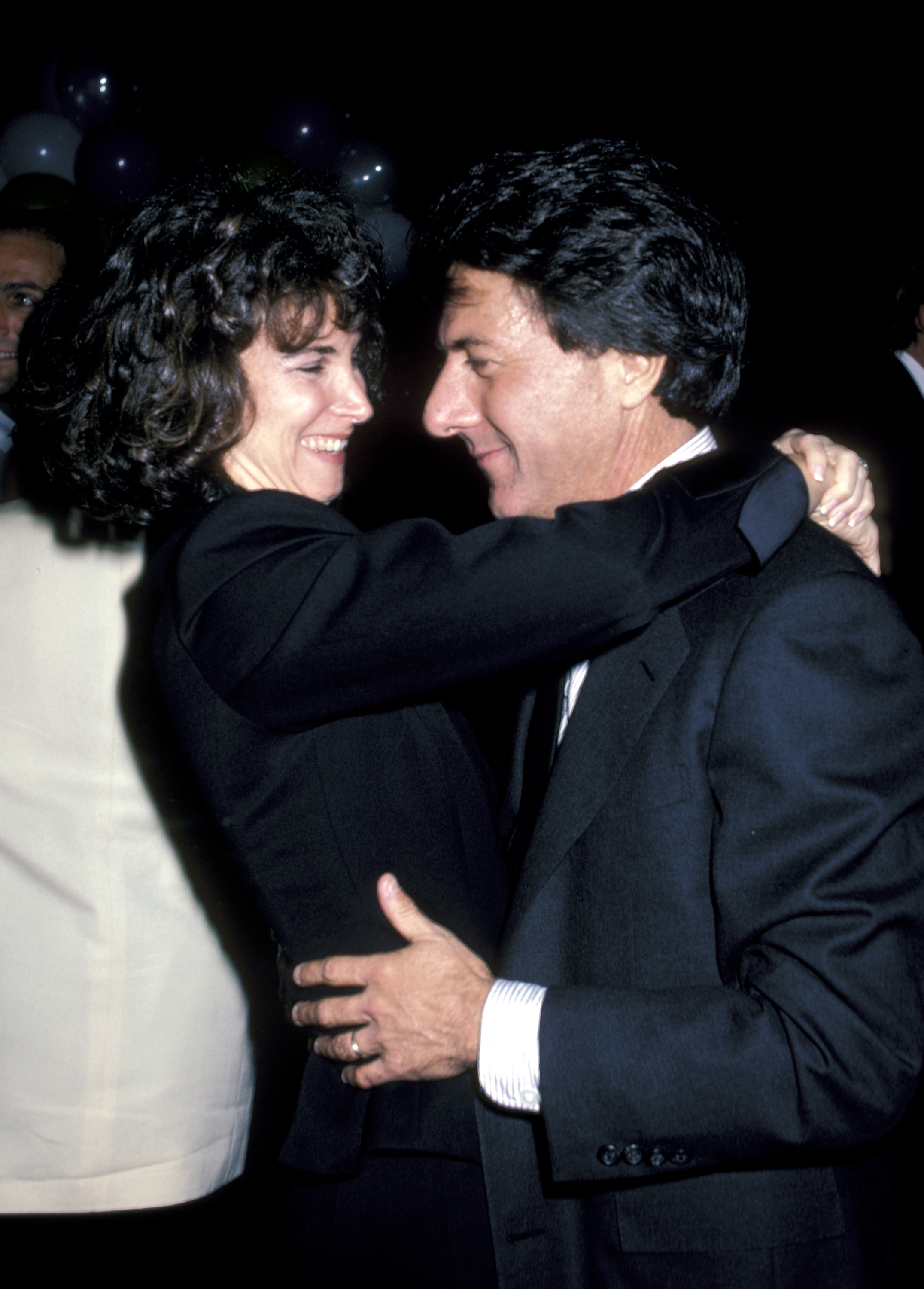 Die Frau und der Schauspieler während der Smile Party in New York City am 24. November 1986. | Quelle: Getty Images