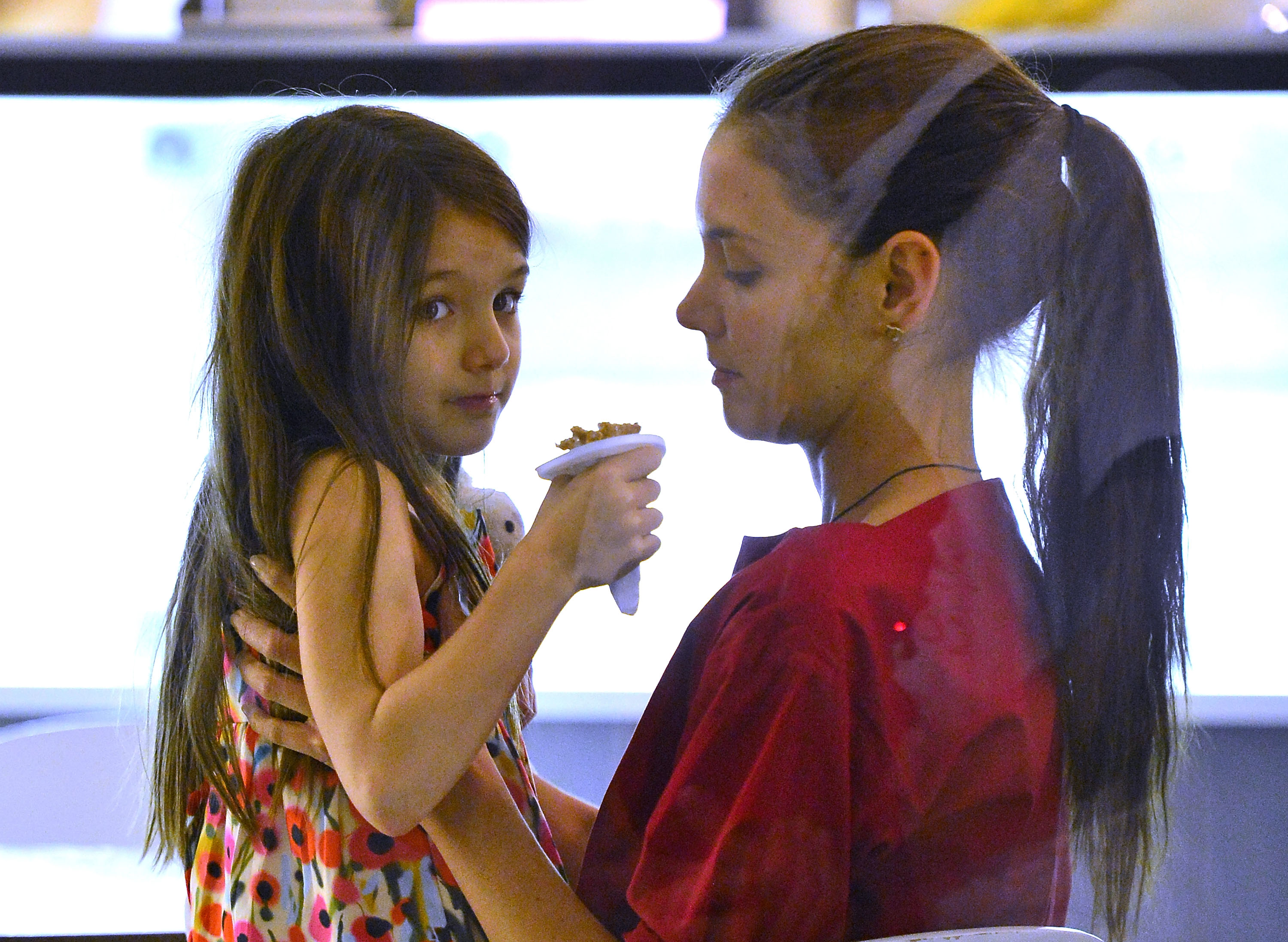 Katie Holmes und Suri Cruise wurden am 3. Juli 2012 im East Village gesichtet. | Quelle: Getty Images