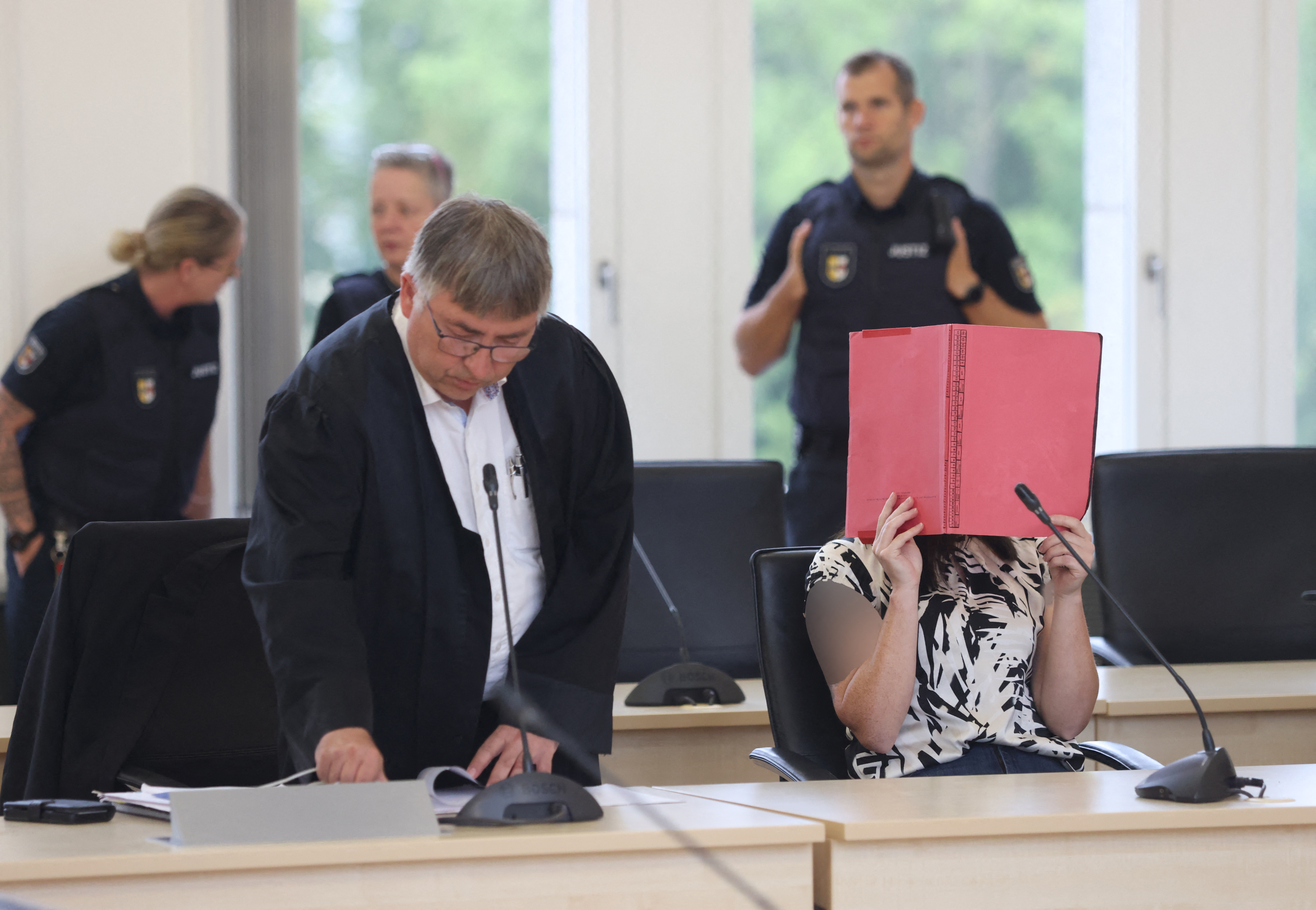 Andreas Ohm und Gina H. vor Gericht am 28. August 2026 | Quelle: Getty Images