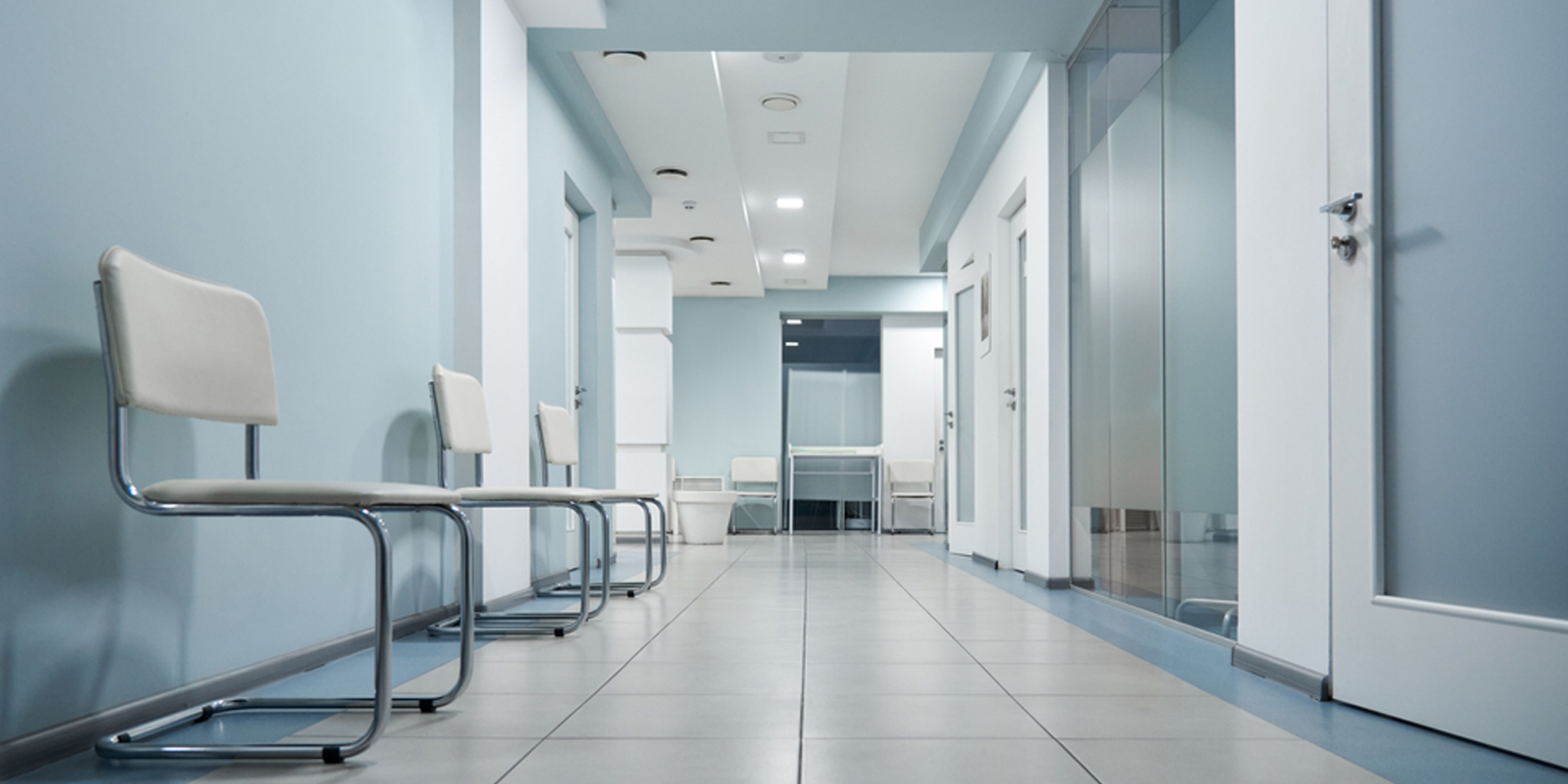 Eine Krankenhaus-Lobby | Quelle: Shutterstock