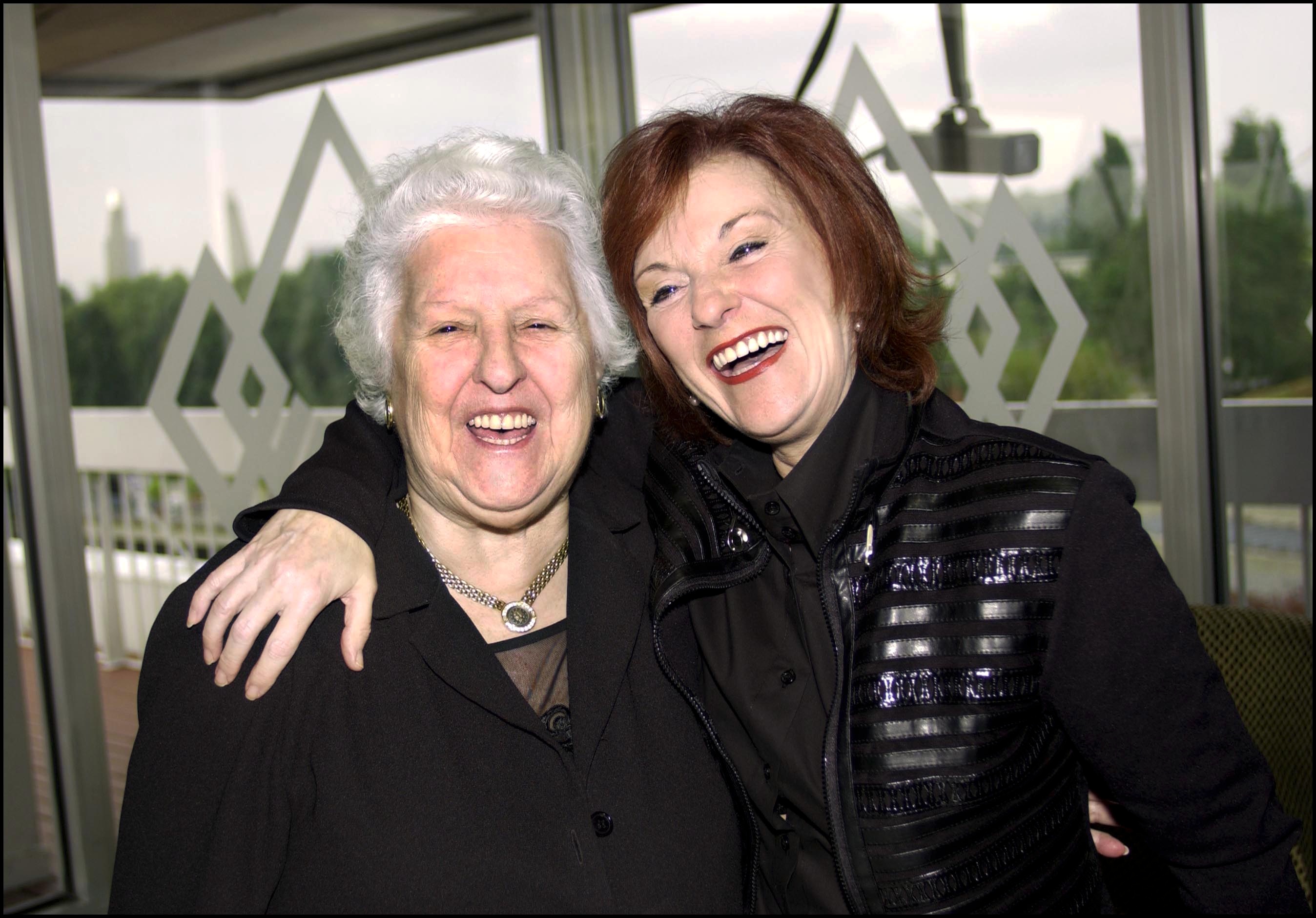 Claudette und Thérèse Dion in Montreal, Kanada am 11. Oktober 2002 | Quelle: Getty Images