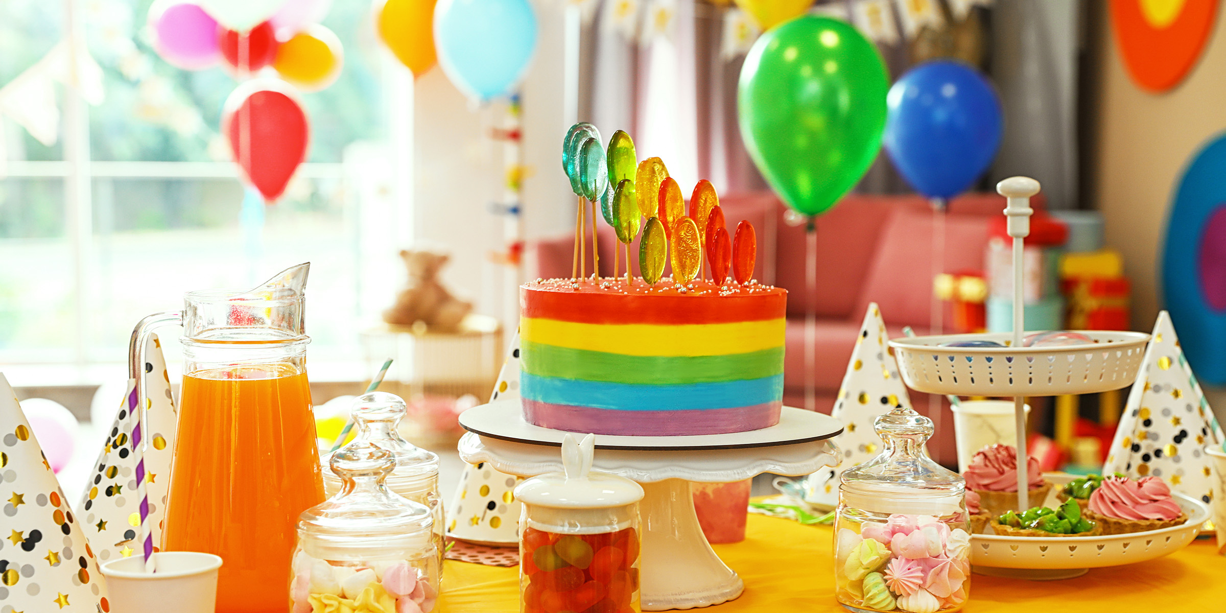 Eine Torte auf dem Tisch | Quelle: Shutterstock
