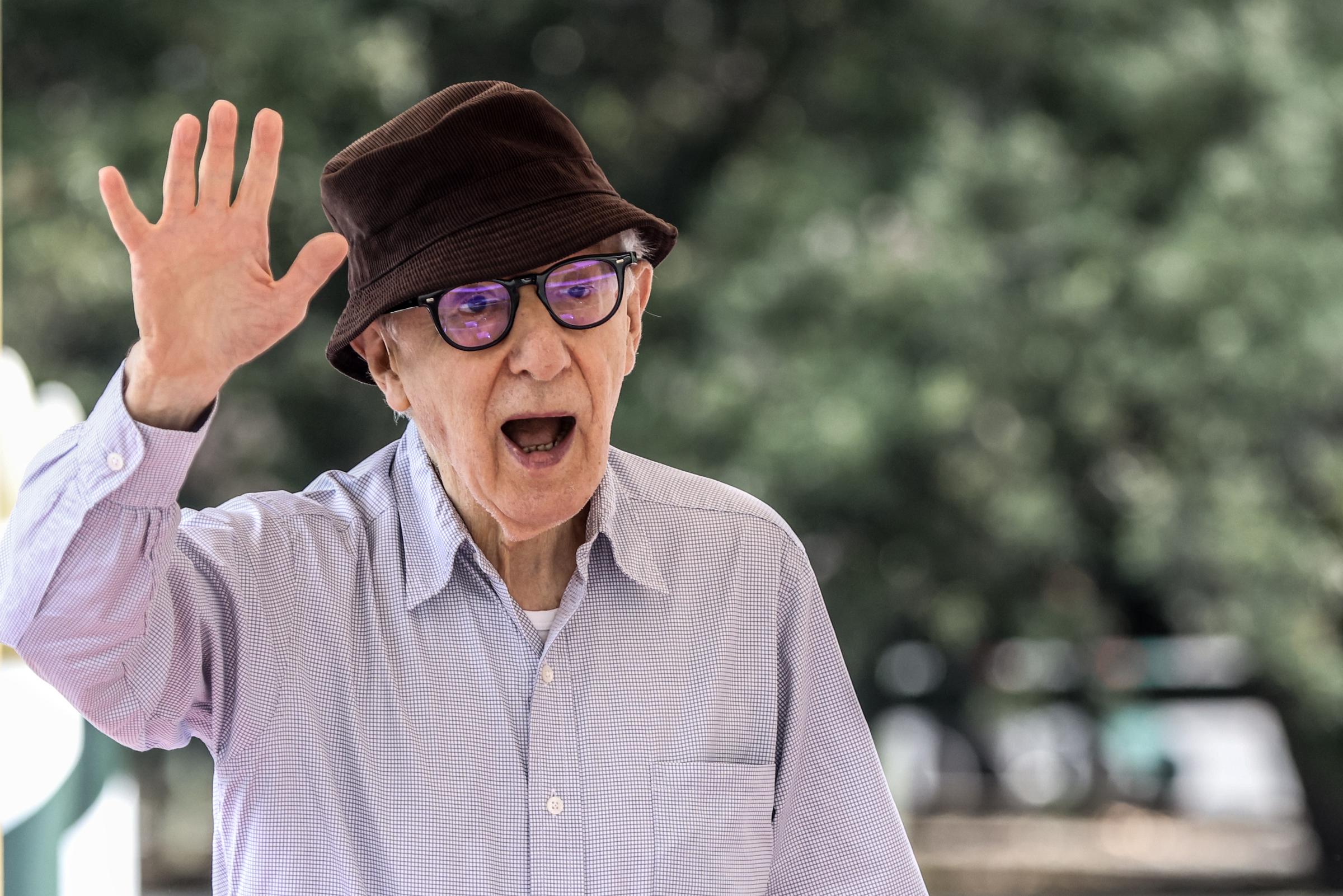 Woody Allen kommt am 4. September 2023 bei den 80. Internationalen Filmfestspielen von Venedig in Venedig, Italien, an. | Quelle: Getty Images