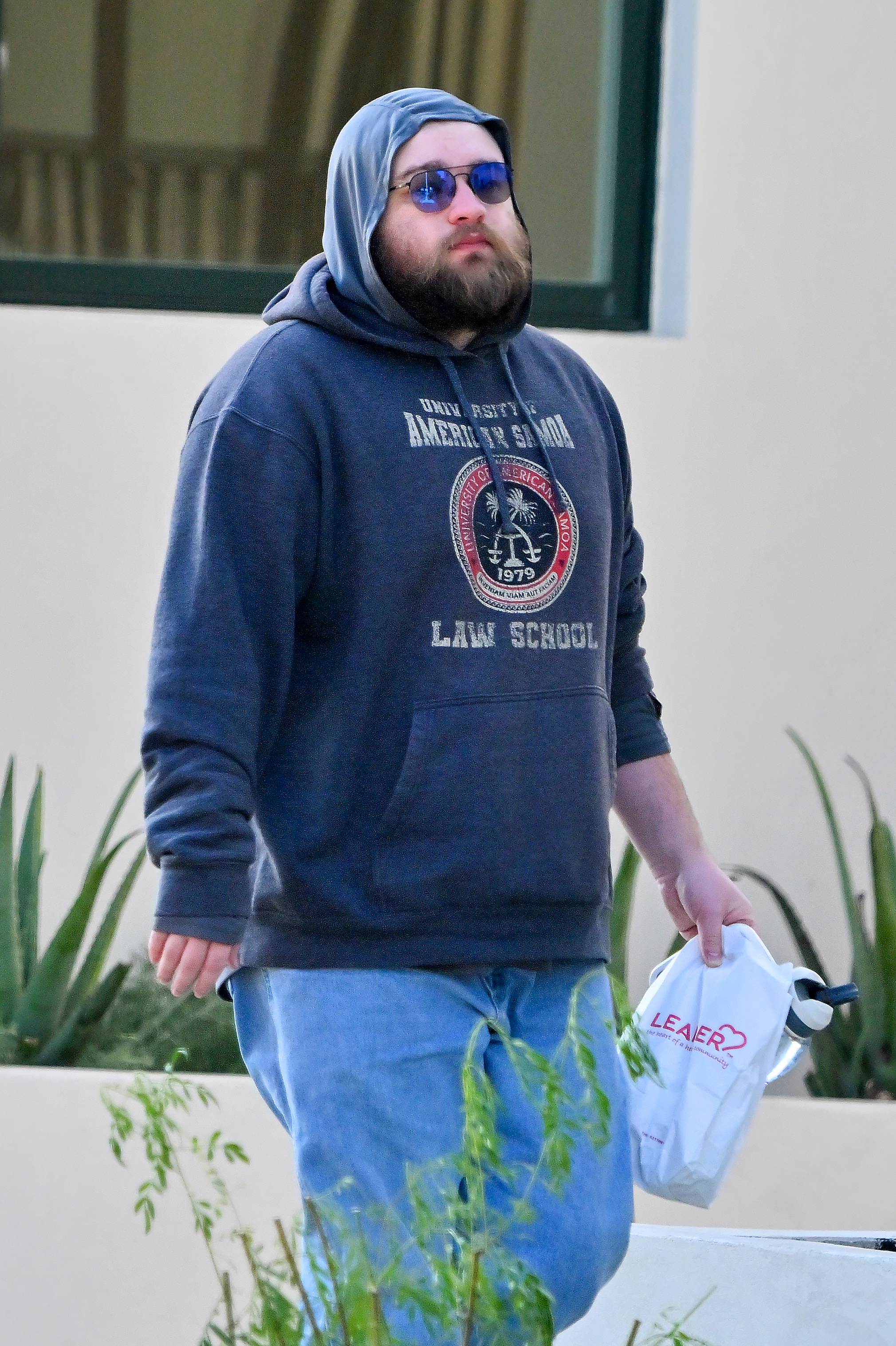 Angus T. Jones wurde am 26. September 2023 in Los Angeles, Kalifornien, gesichtet. | Quelle: Getty Images