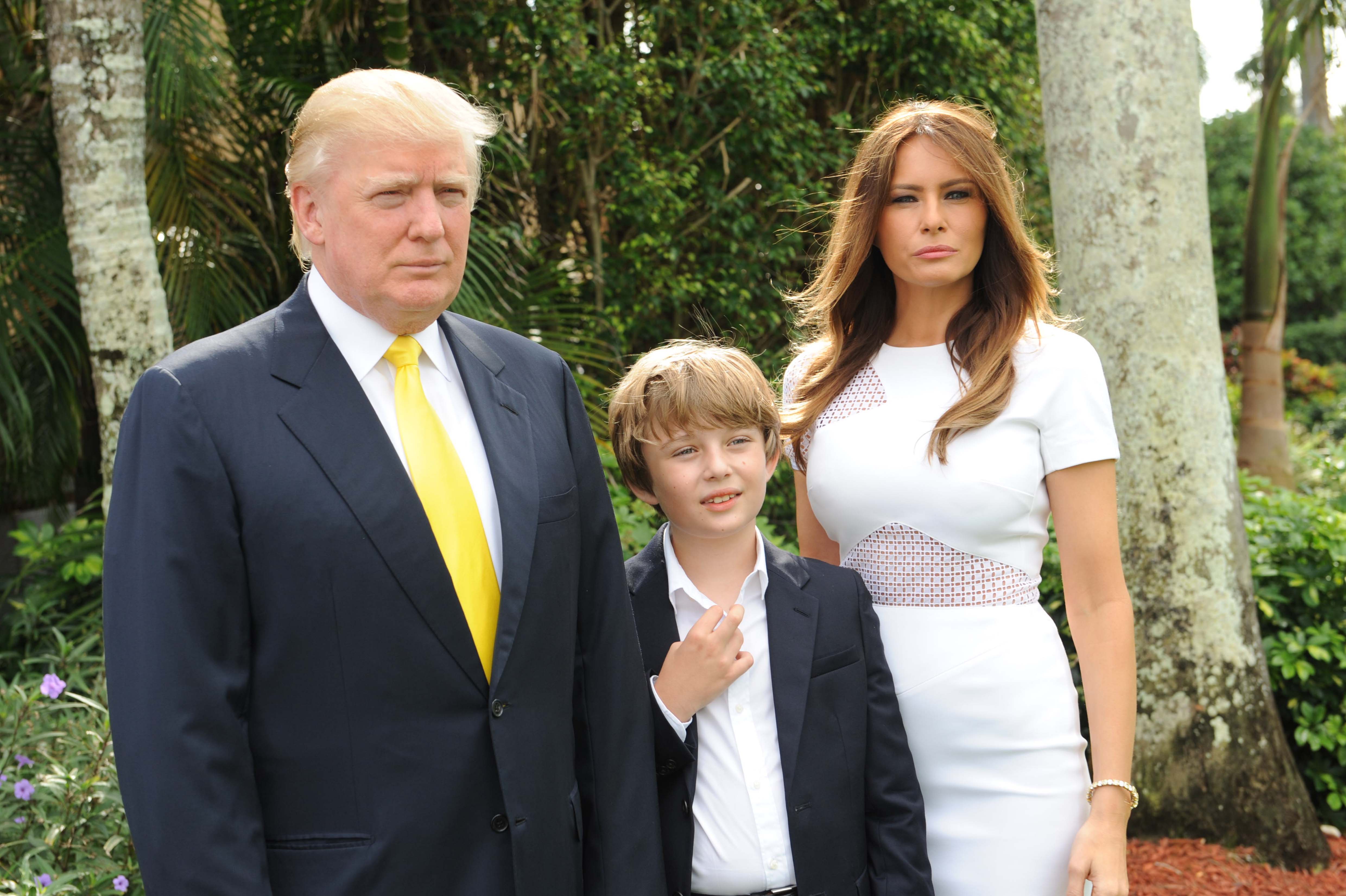 Donald, Melania und Barron Trump beim 125.000 $ Trump Invitational Grand Prix, präsentiert von Rolex, in Mar-a-Lago, Palm Beach, am 5. Januar 2014. | Quelle: Getty Images
