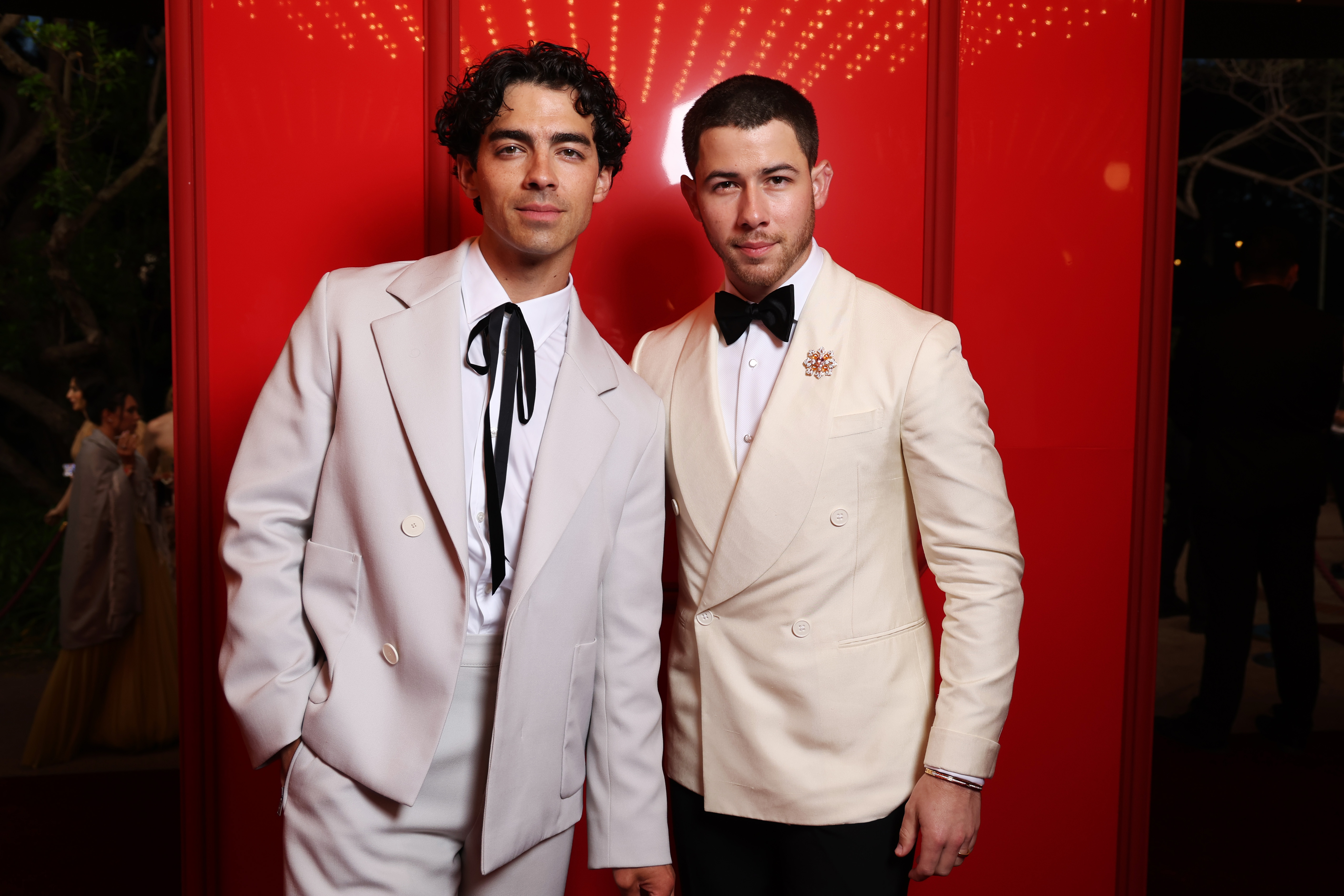 Joe Jonas und Nick Jonas besuchen die 30. amfAR-Gala in Cannes am 23. Mai 2024 in Cap d'Antibes, Frankreich. | Quelle: Getty Images