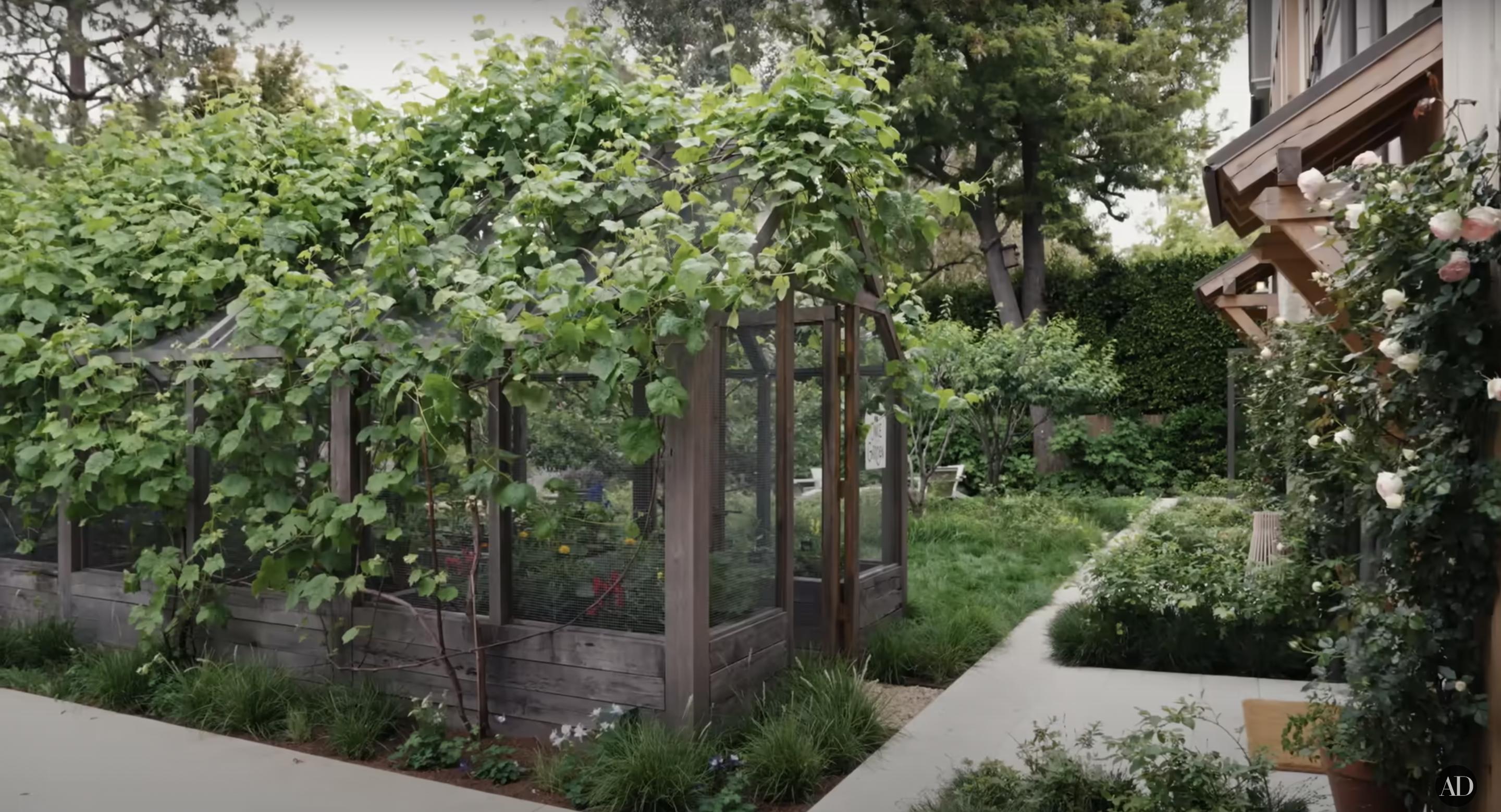 Der Obstgarten von Jennifer Garner, datiert auf den 3. September 2024 | Quelle: YouTube/@Archdigest