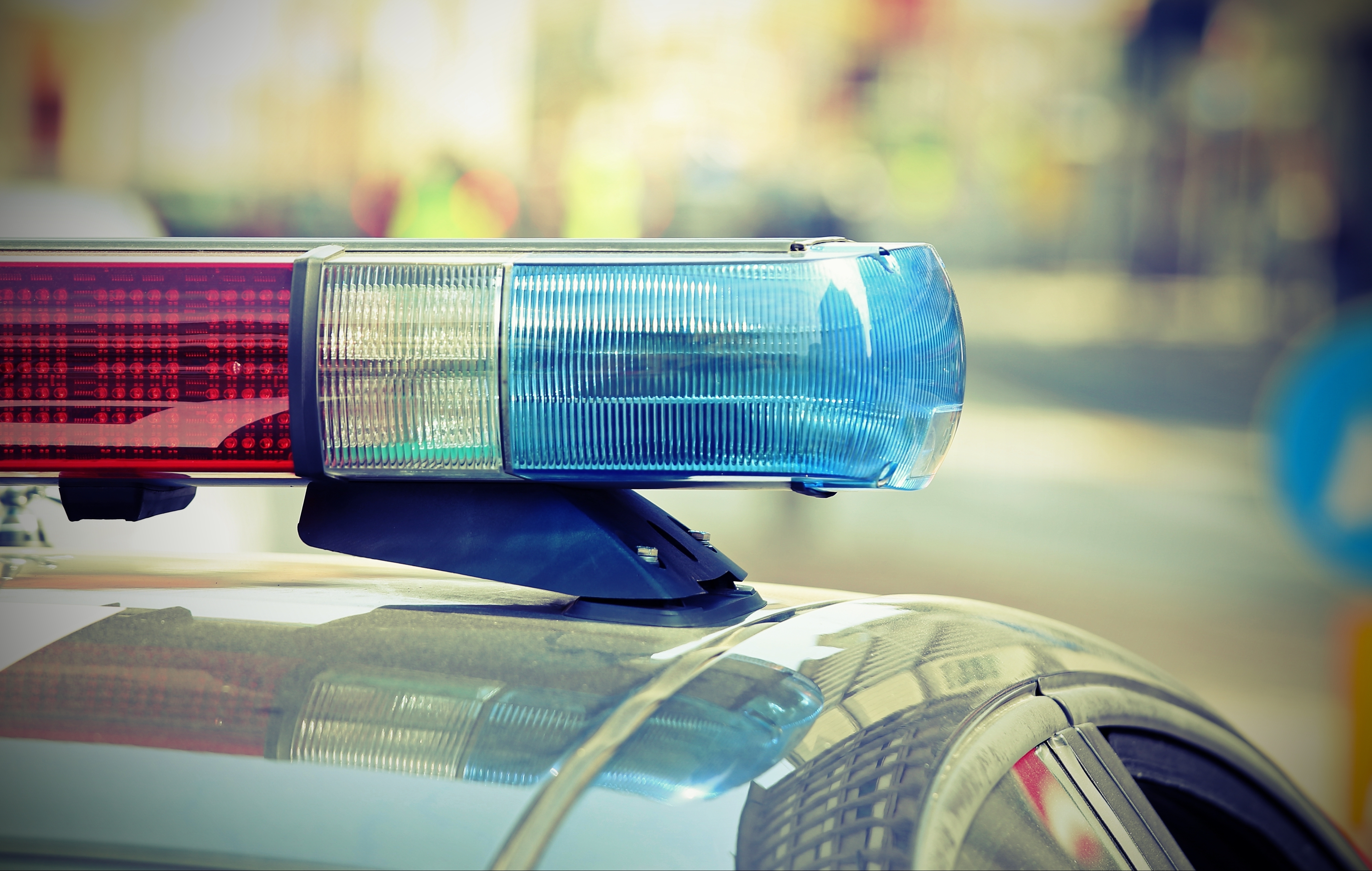 Blinkende Lichter eines Polizeiautos | Quelle: Shutterstock