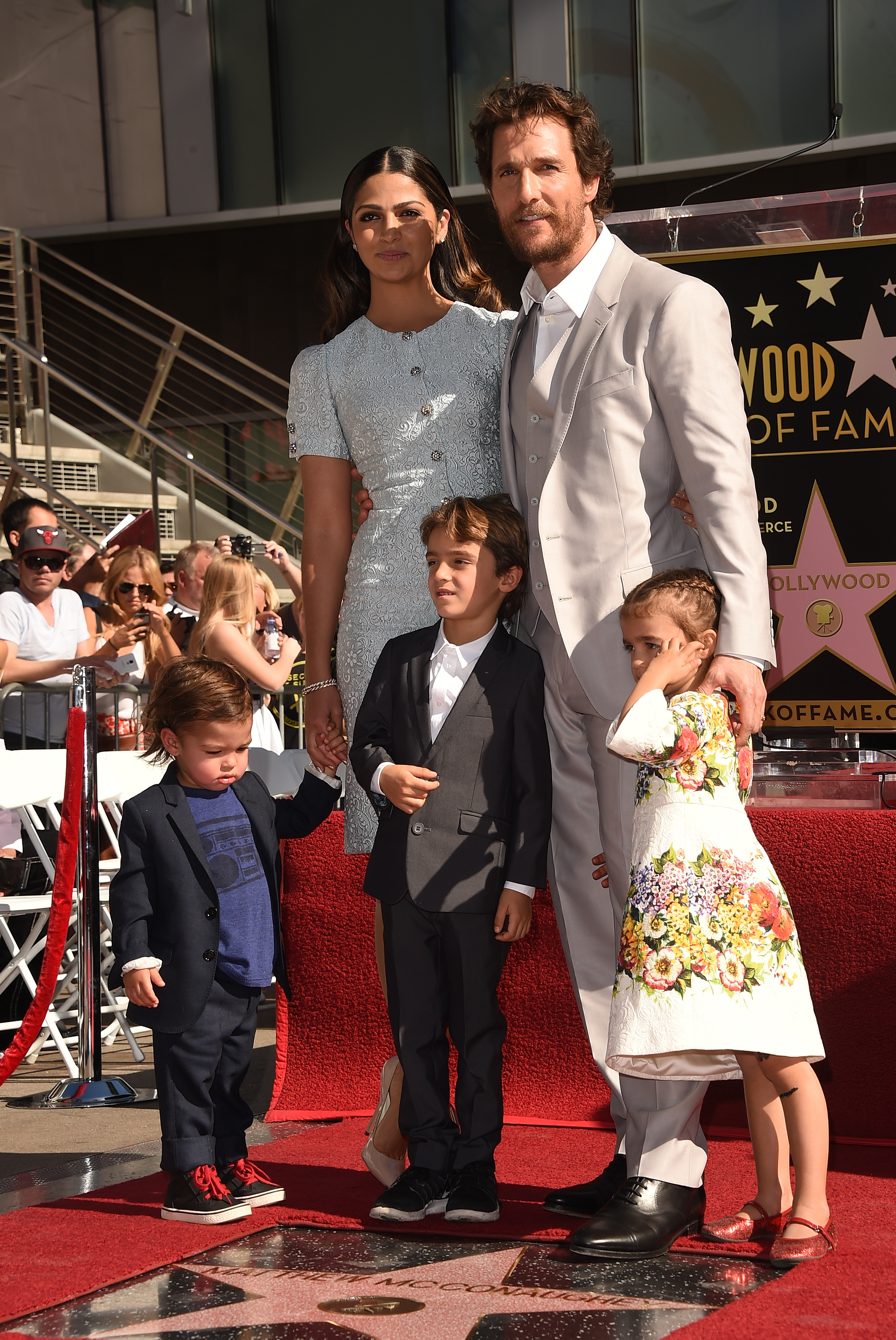 Matthew McConaughey und seine Familie Camila Alves, Levi, Livingston und Vida McConaughey besuchen die Zeremonie für Matthew McConaughey auf dem Hollywood Walk Of Fame in Hollywood, Kalifornien, am 17. November 2014 | Quelle: Getty Images