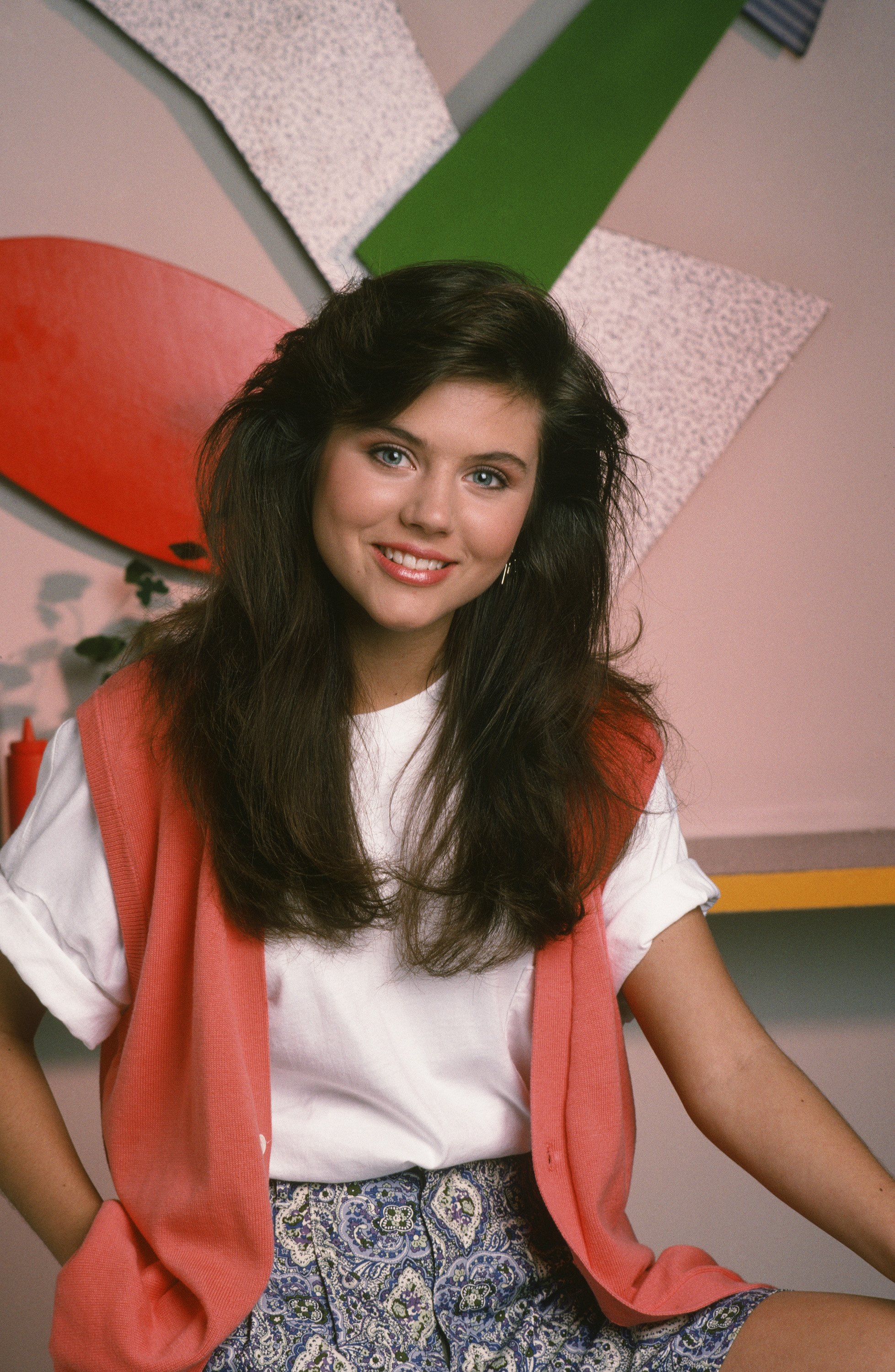 Ein undatiertes Bild von Tiffani Thiessen am Set von "Saved by the Bell" | Quelle: Getty Images