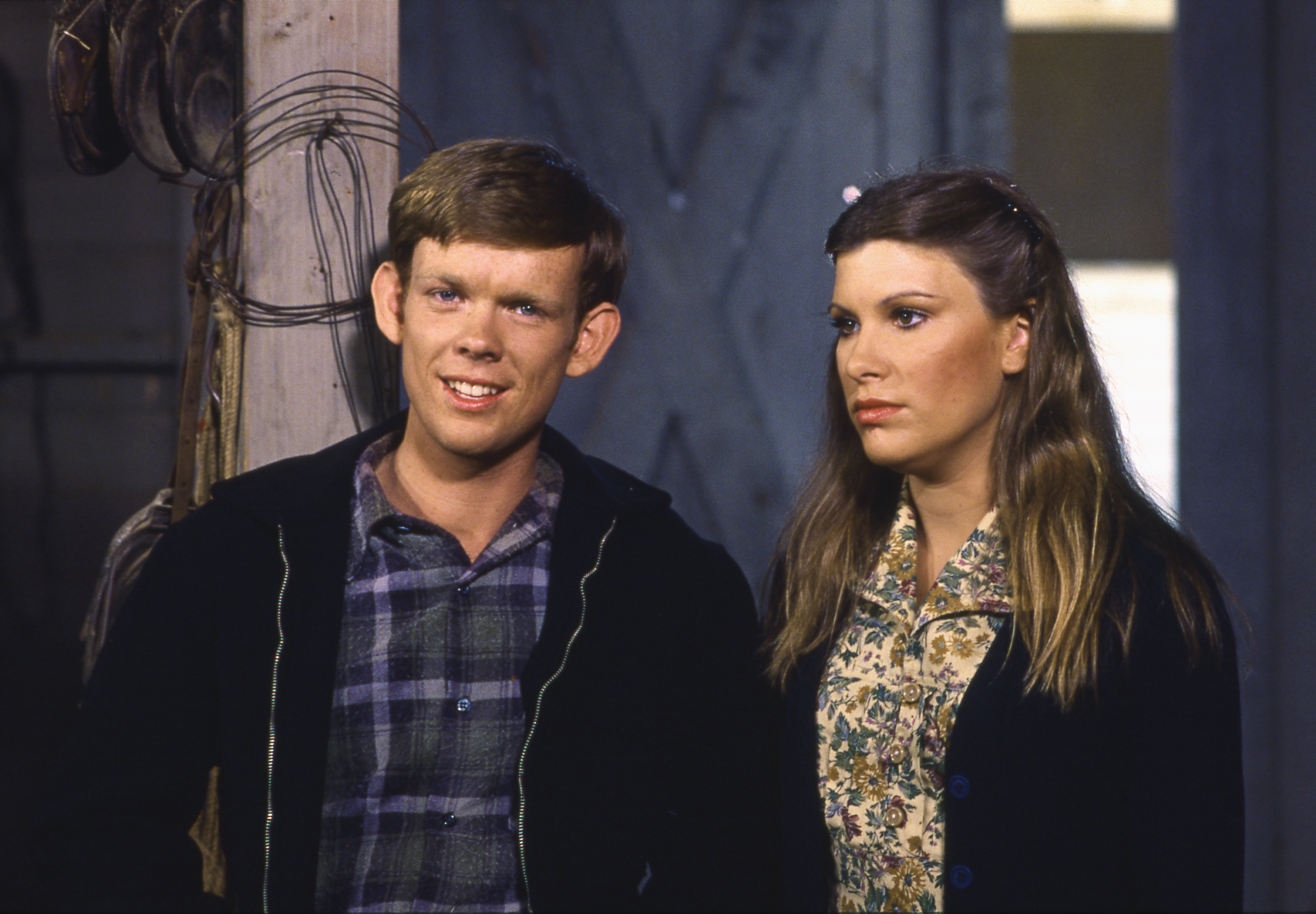 Jon Walmsley als Jason Walton und Judy Norton Taylor als Mary Ellen Walton am Set einer Folge von "The Waltons" am 20. September 1977 | Quelle: Getty Images