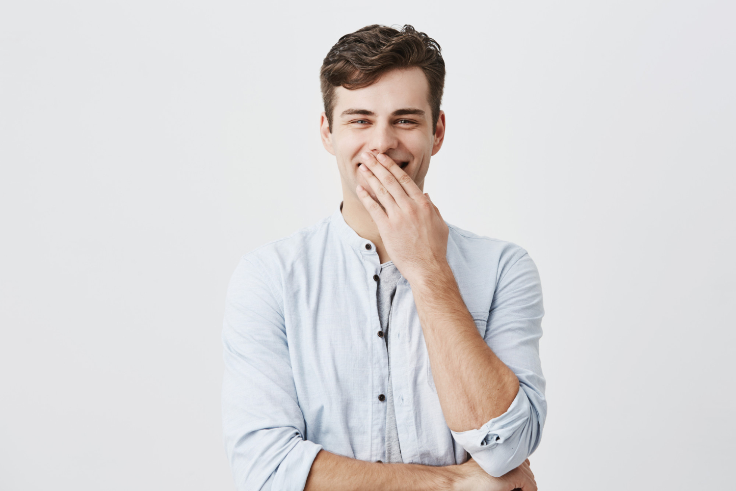 Ein lächelnder Mann | Quelle: Freepik
