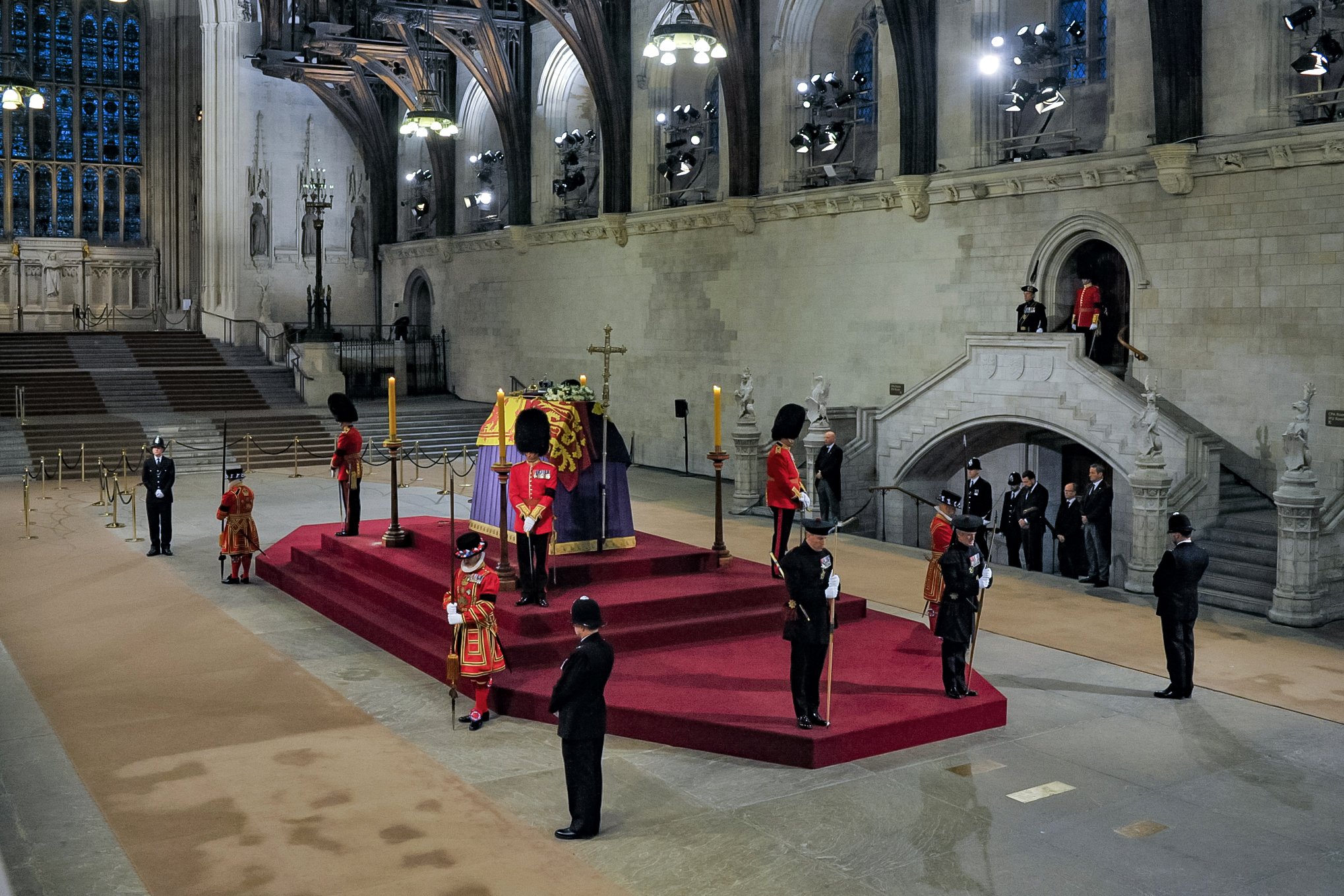 Der Sarg von Königin Elizabeth II. bei ihrem Staatsbegräbnis in Westminster 2022. | Quelle: Getty Images