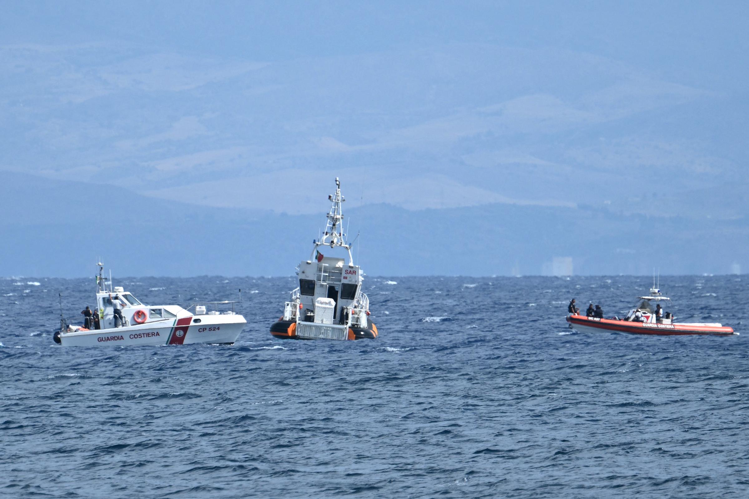 Rettungsboote im Einsatz vor Porticello am 20. August 2024 | Quelle: Getty Images