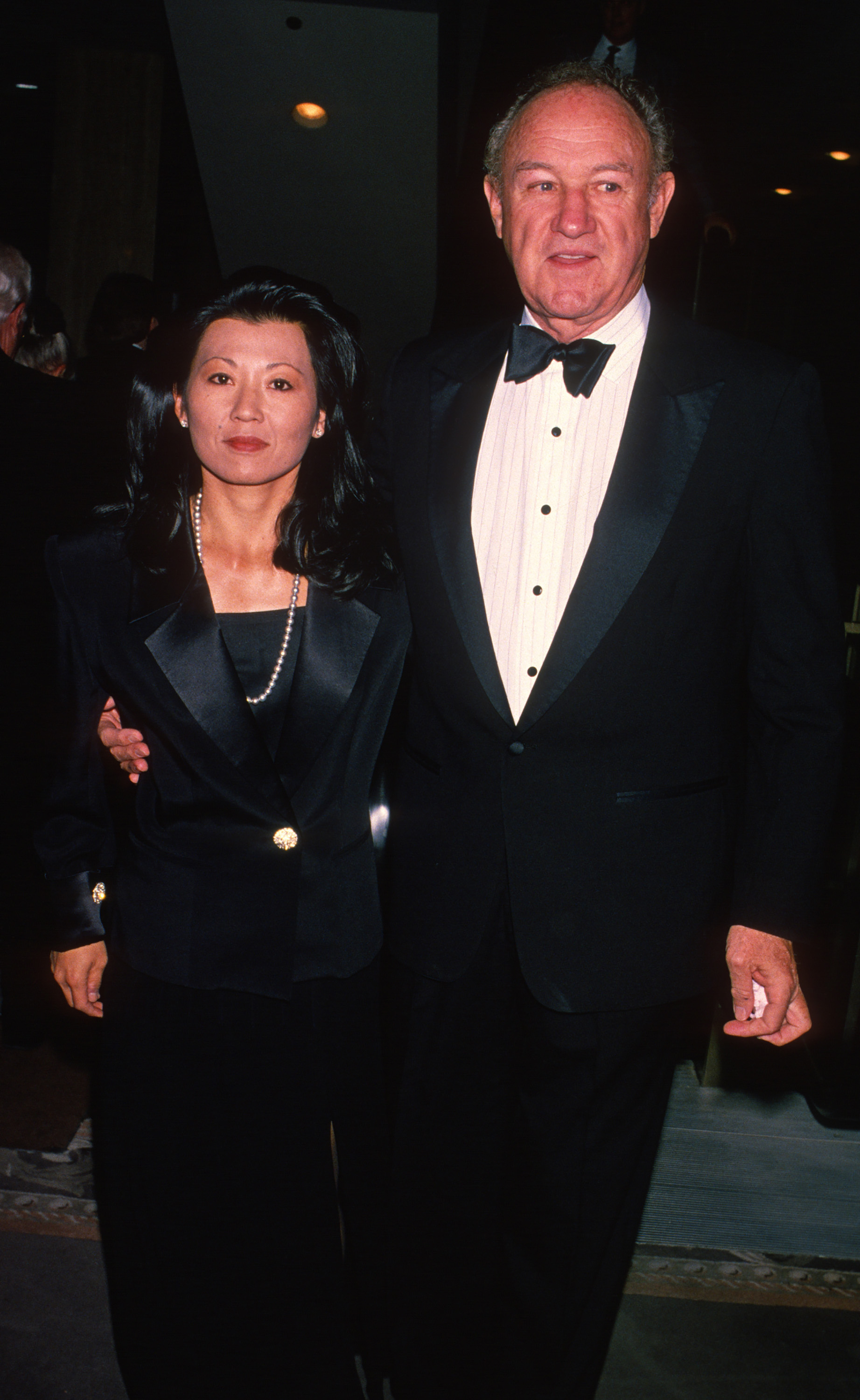 Betsy Arakawa und Gene Hackman besuchen den Thalians Ball zu Ehren von Liza Minnelli im Century Plaza Hotel in Kalifornien am 8. Oktober 1994 | Quelle: Getty Images