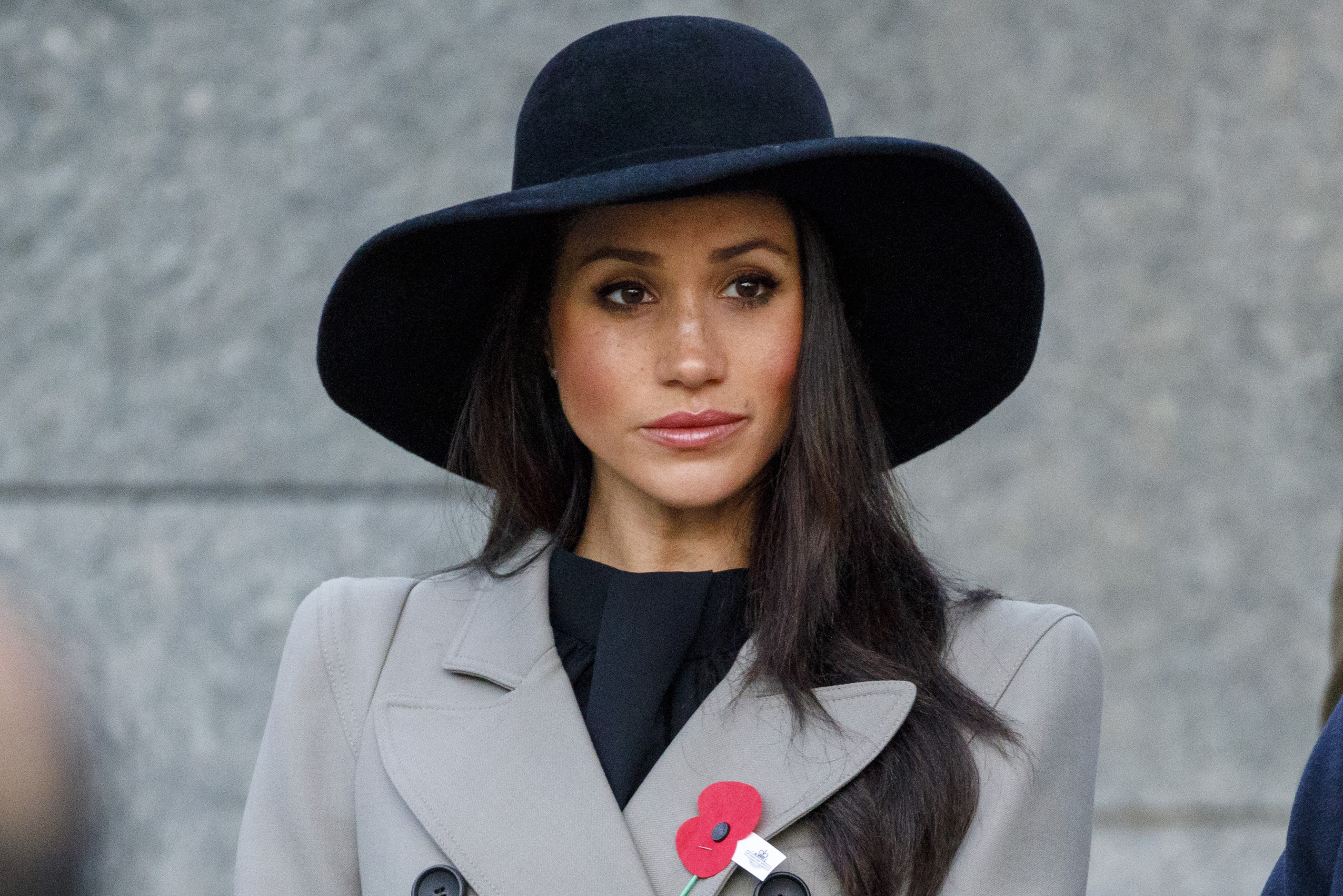 Bei ihrem Auftritt in Nottingham im November 2017 musste sich Meghan noch an die intensive öffentliche Aufmerksamkeit gewöhnen, die ihr seit ihrer Verlobung mit Prinz Harry zuteilwurde. Monate später sollten Auseinandersetzungen mit ihrem Vater und der Presse zu einem wiederkehrenden Bestandteil ihres öffentlichen Lebens werden. | Quelle: Getty Images
