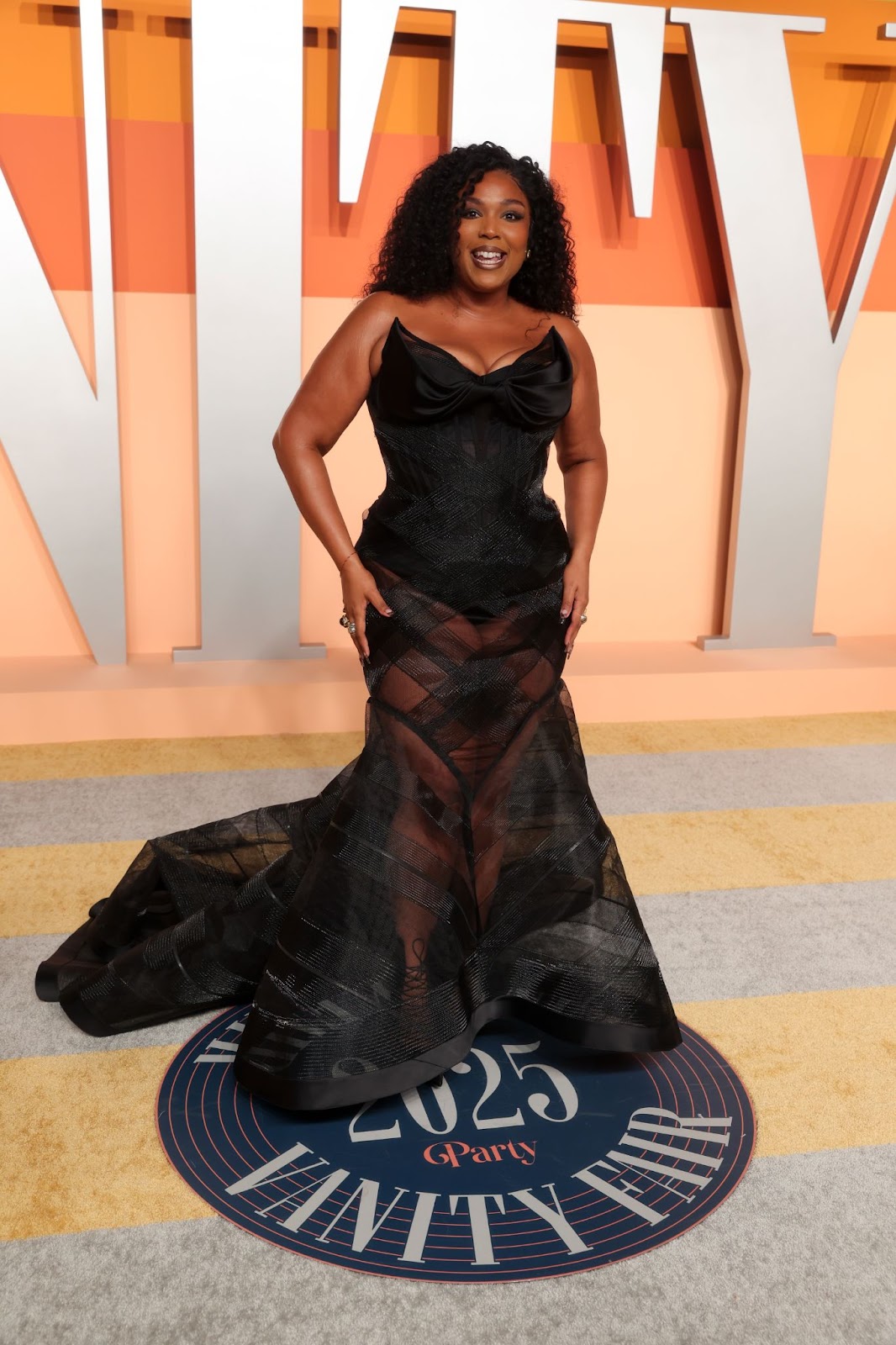 Lizzo zeigt ihren Gewichtsverlust auf der „Vanity Fair“ Oscar Party 2025 | Quelle: Getty Images