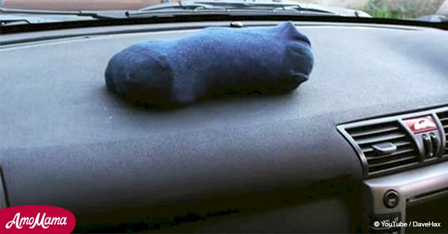 Hast Du jemals im Winter eine Socke auf dem Armaturenbrett gesehen? Wir erzählen Dir, was das bedeutet