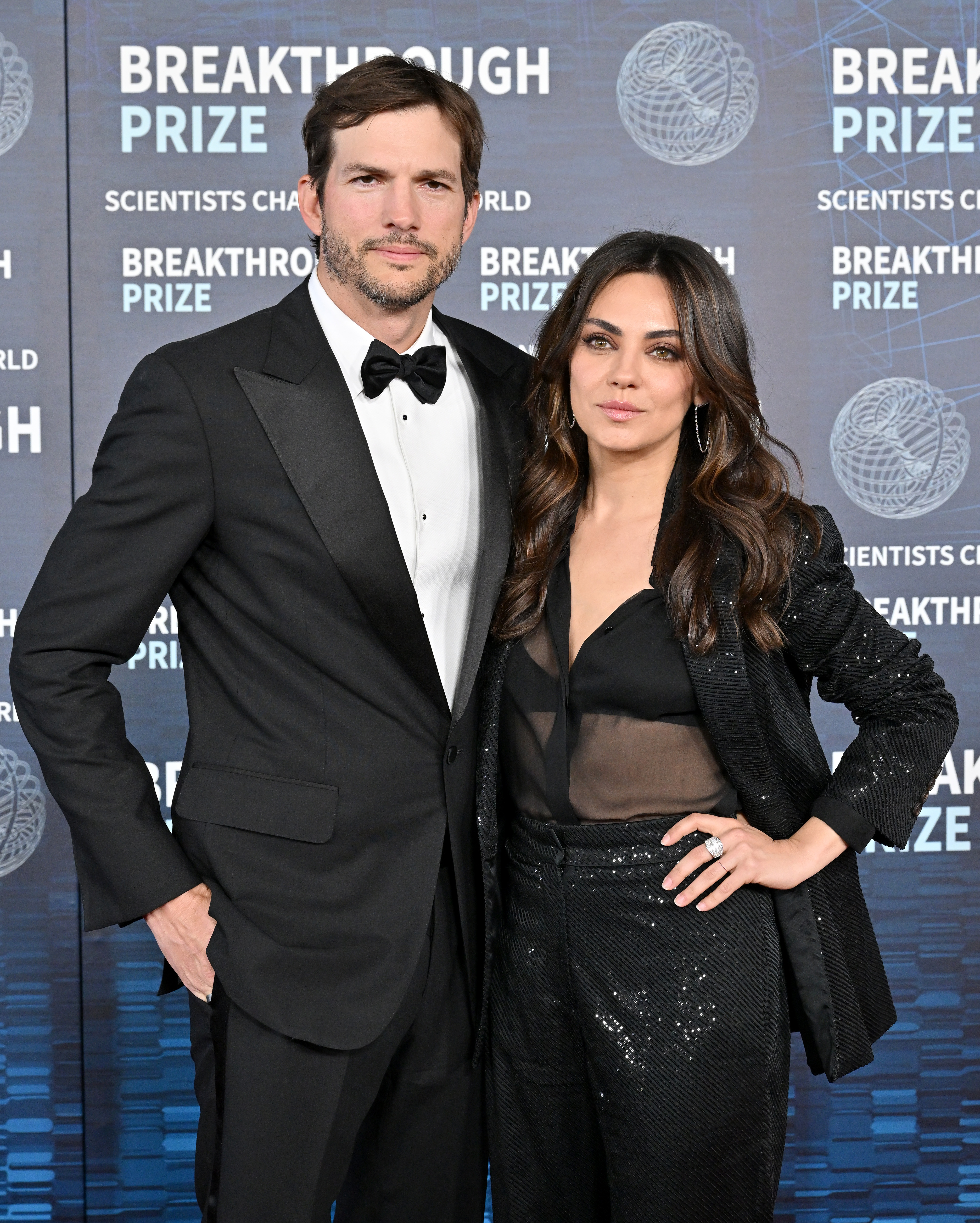 Ashton Kutcher und Mila Kunis bei der 9. jährlichen Breakthrough Prize Zeremonie in Los Angeles, Kalifornien am 15. April 2023 | Quelle: Getty Images