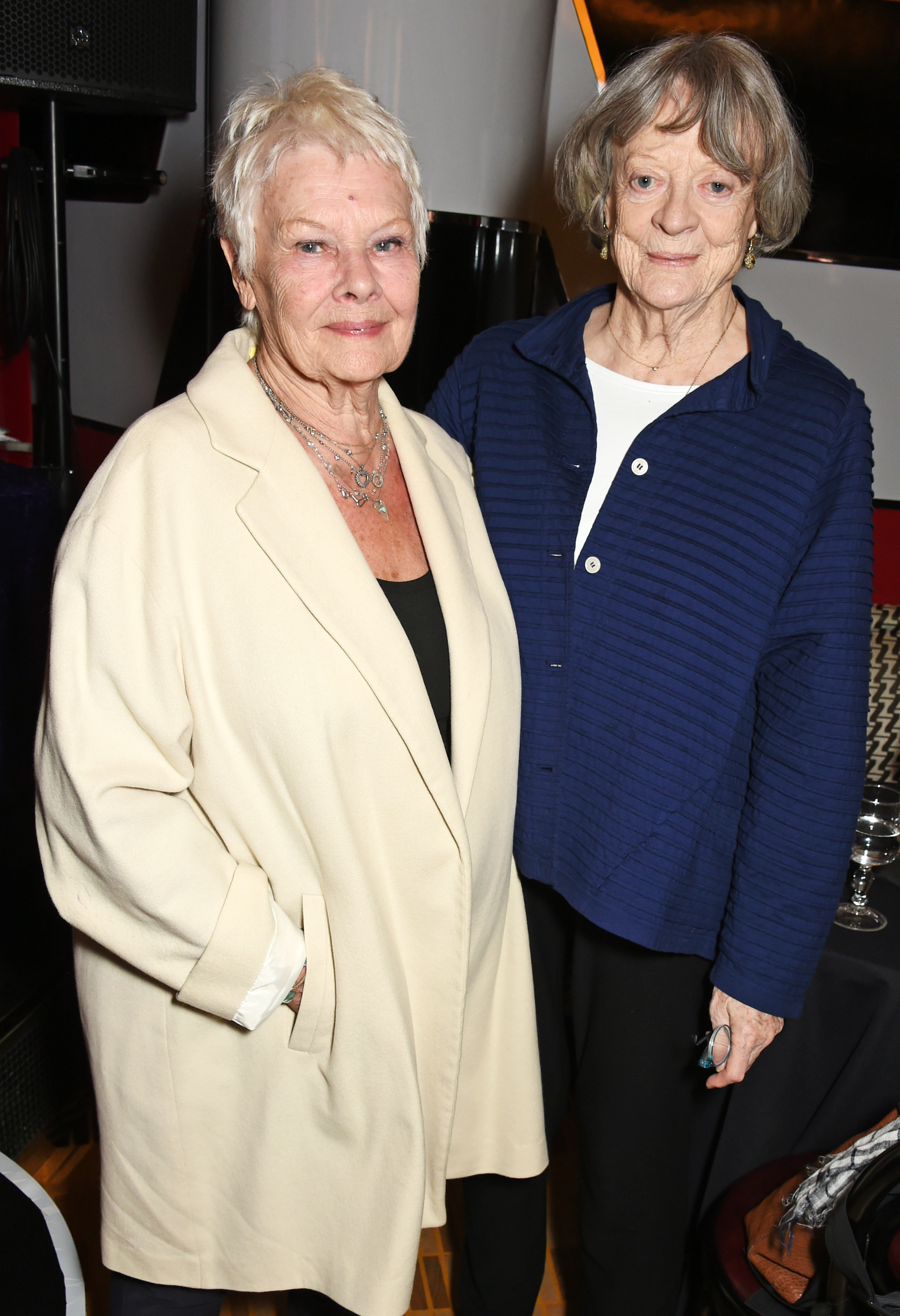 Judi Dench und Maggie Smith besuchen die Acting For Others Presidential Awards am 12. Mai 2017 in London, England. | Quelle: Getty Images