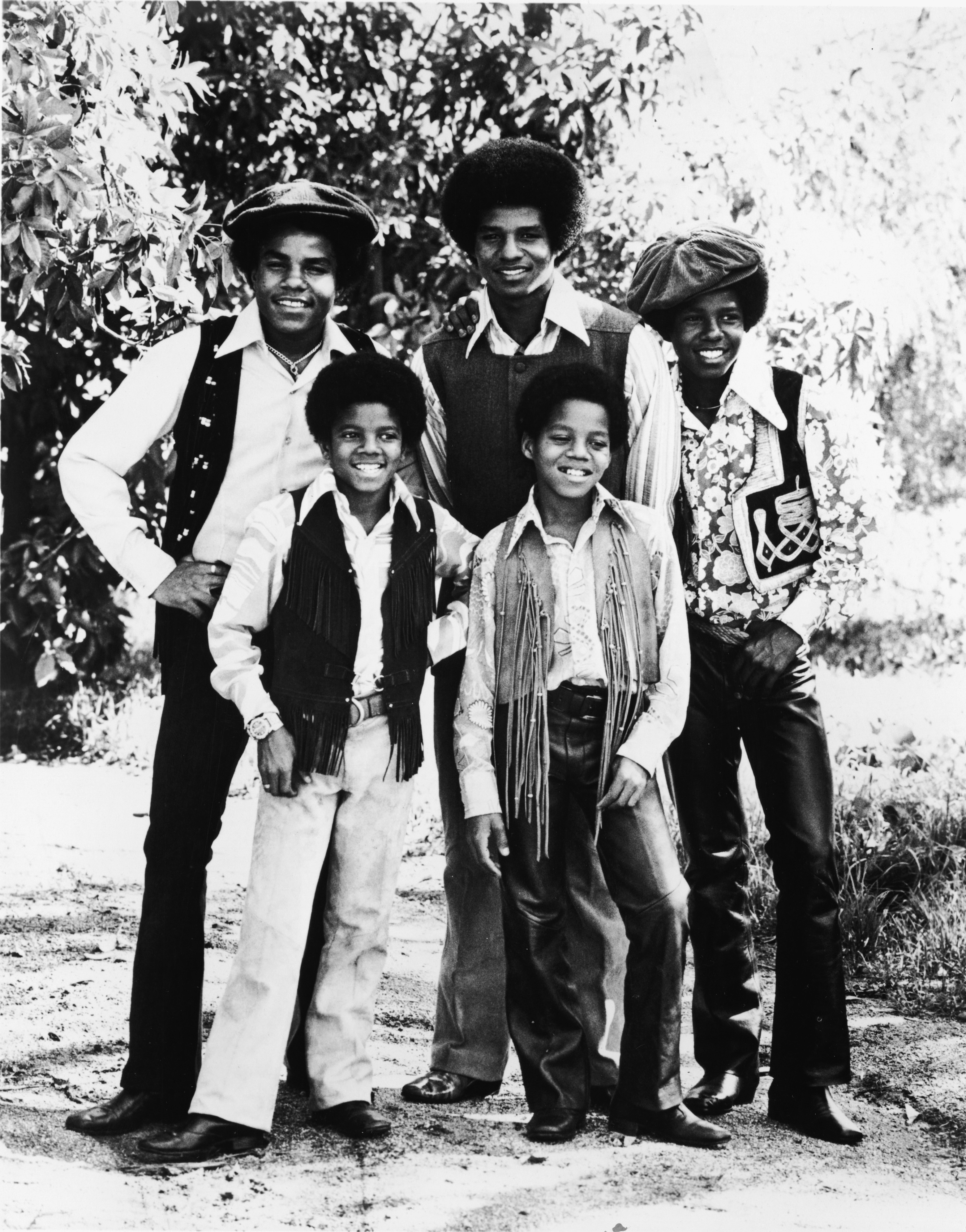 Die Jackson 5 posieren in den frühen 1970er Jahren für ein Porträt. | Quelle: Getty Images