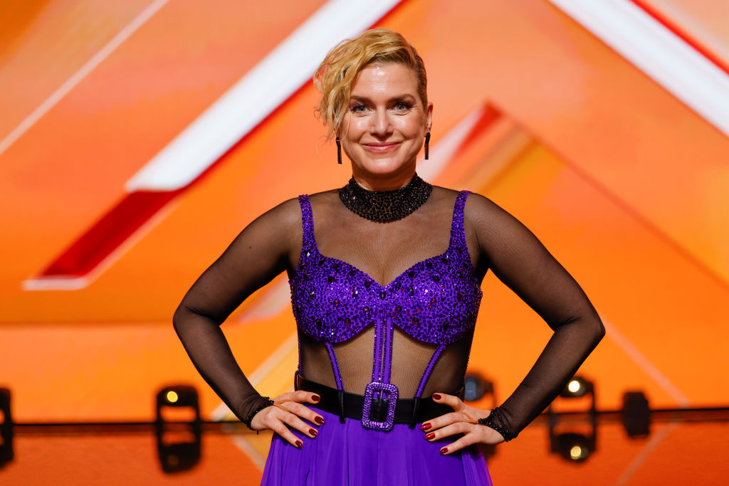 Die Musikerin Jeanette Biedermann steht im Studio des Coloneums in der RTL-Tanzshow „Let's Dance“.  | Quelle: Getty Images