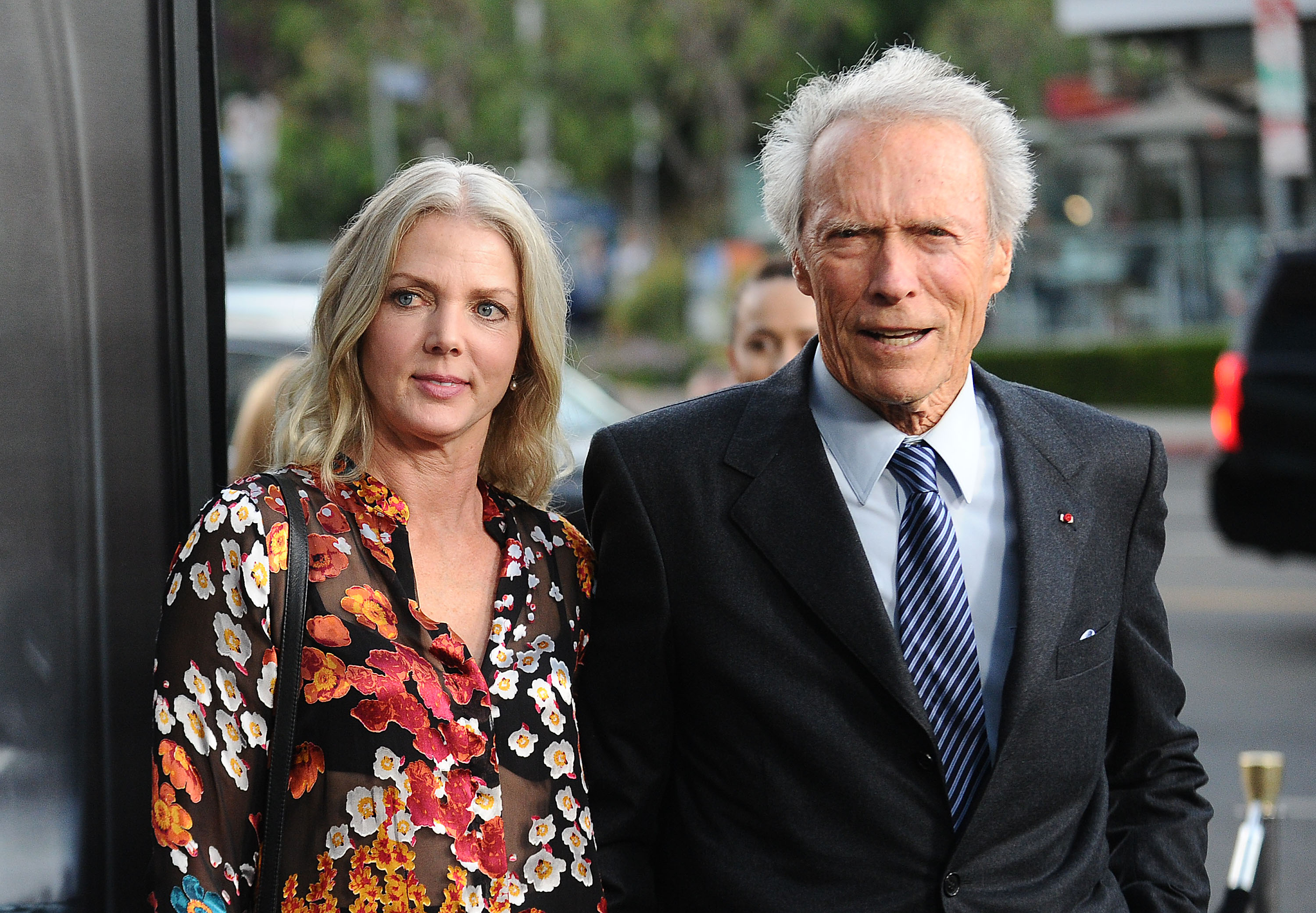 Clint Eastwood und Christina Sandera besuchen eine Vorführung von "Sully" in der Directors Guild Of America in Los Angeles, Kalifornien, am 8. September 2016. | Quelle: Getty Images