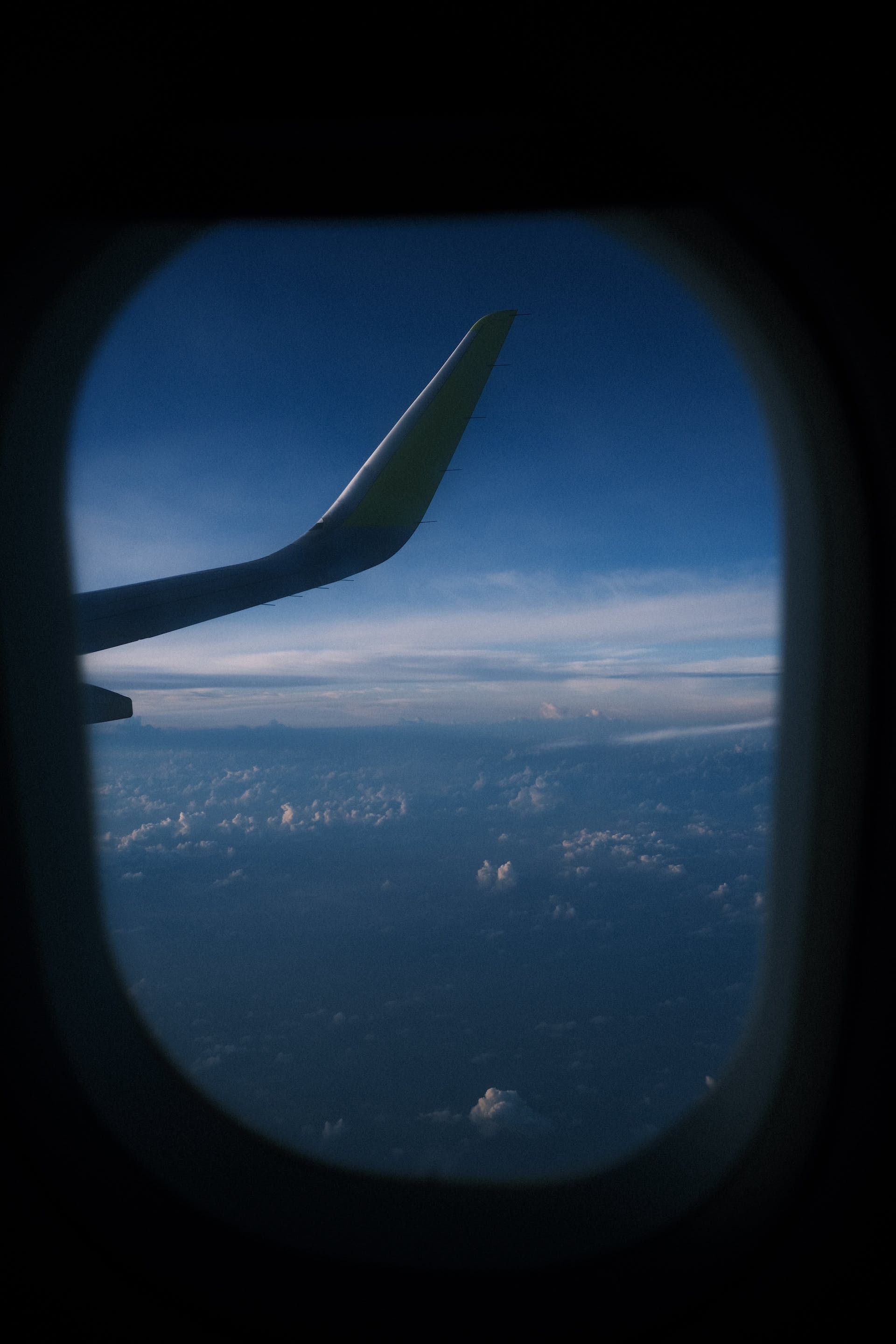 Blick aus einem Flugzeugfenster | Quelle: Pexels