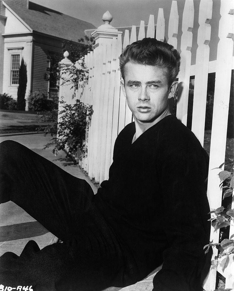 James Dean am Set von "East Of Eden" im Jahr 1954 in Kalifornien | Quelle: Getty Images