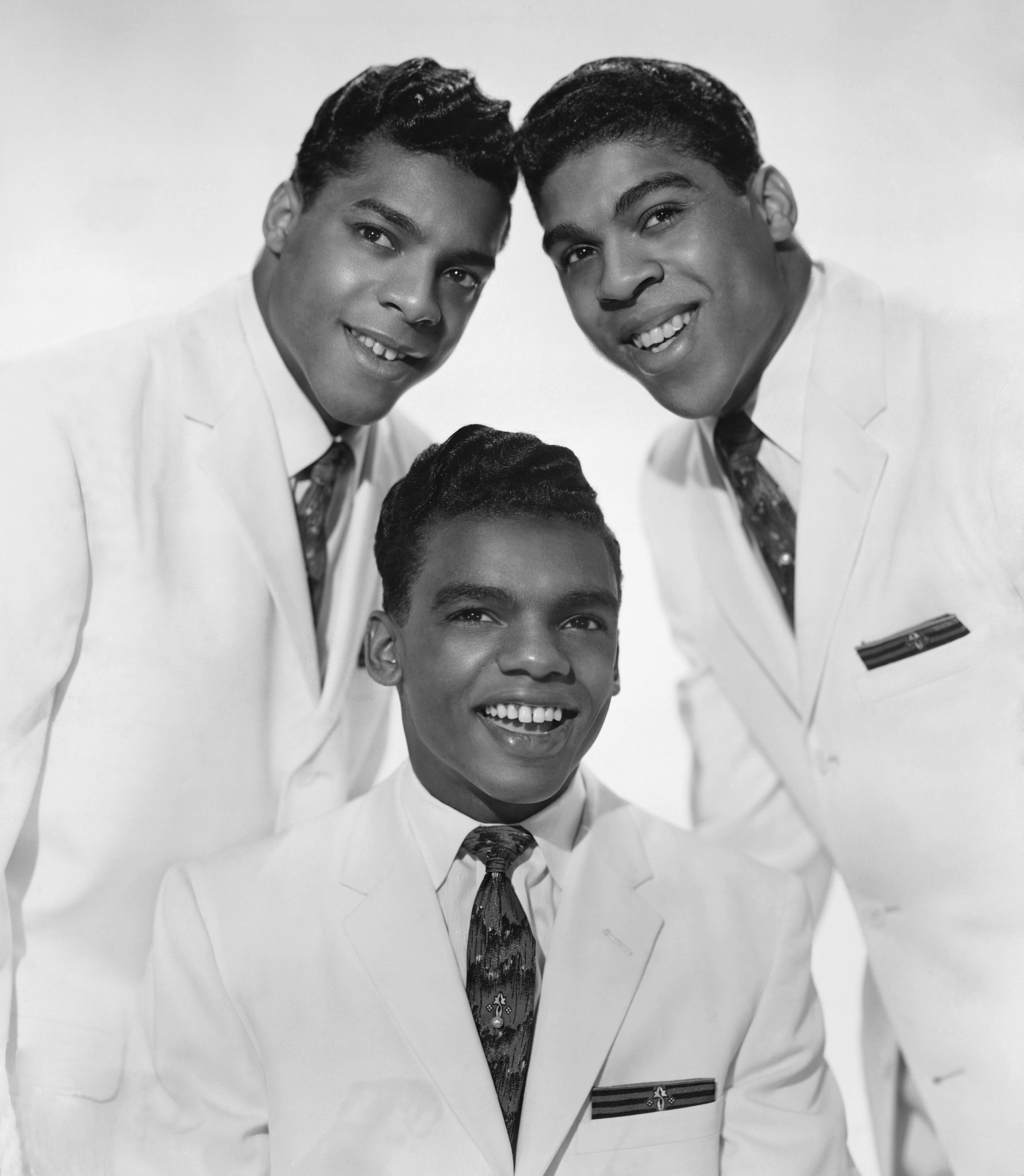 Die Isley Brothers posieren 1962 für ein Porträt in New York City | Quelle: Getty Images