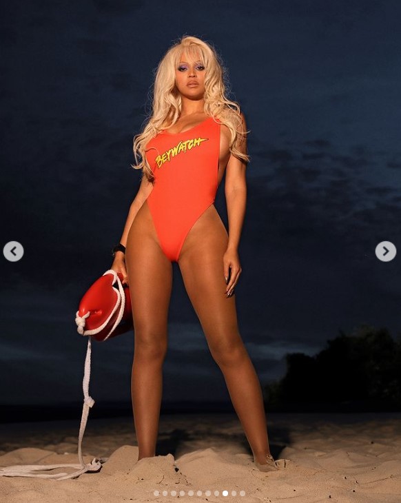 Beyoncé im Cosplay als Pamela Anderson in einem Beitrag vom 5. November 2024 | Quelle: Instagram/beyonce