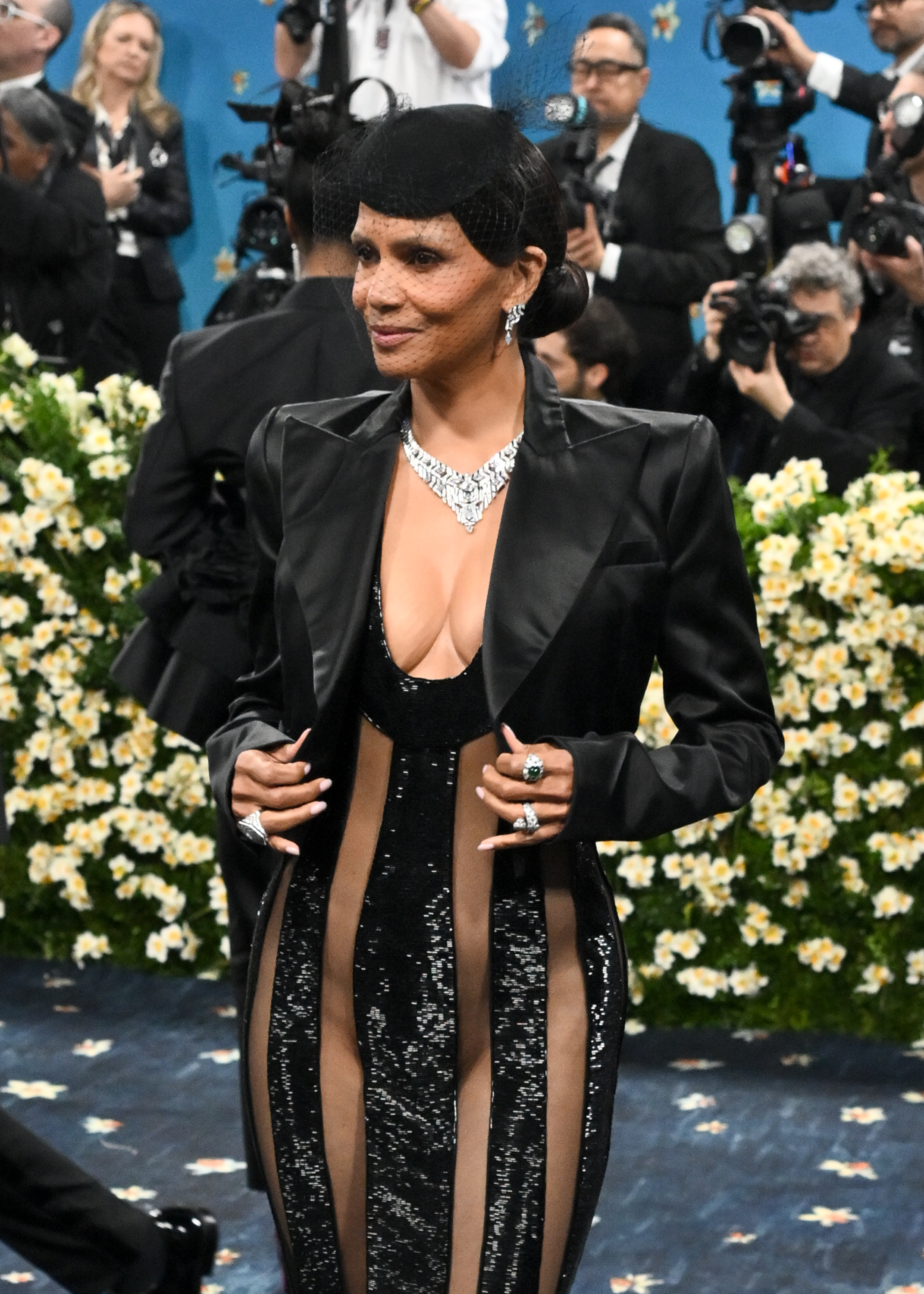 Halle Berry bei der Met Gala zur Feier von „Superfine: Tailoring Black Style“, am 5. Mai 2025, in New York | Quelle: Getty Images
