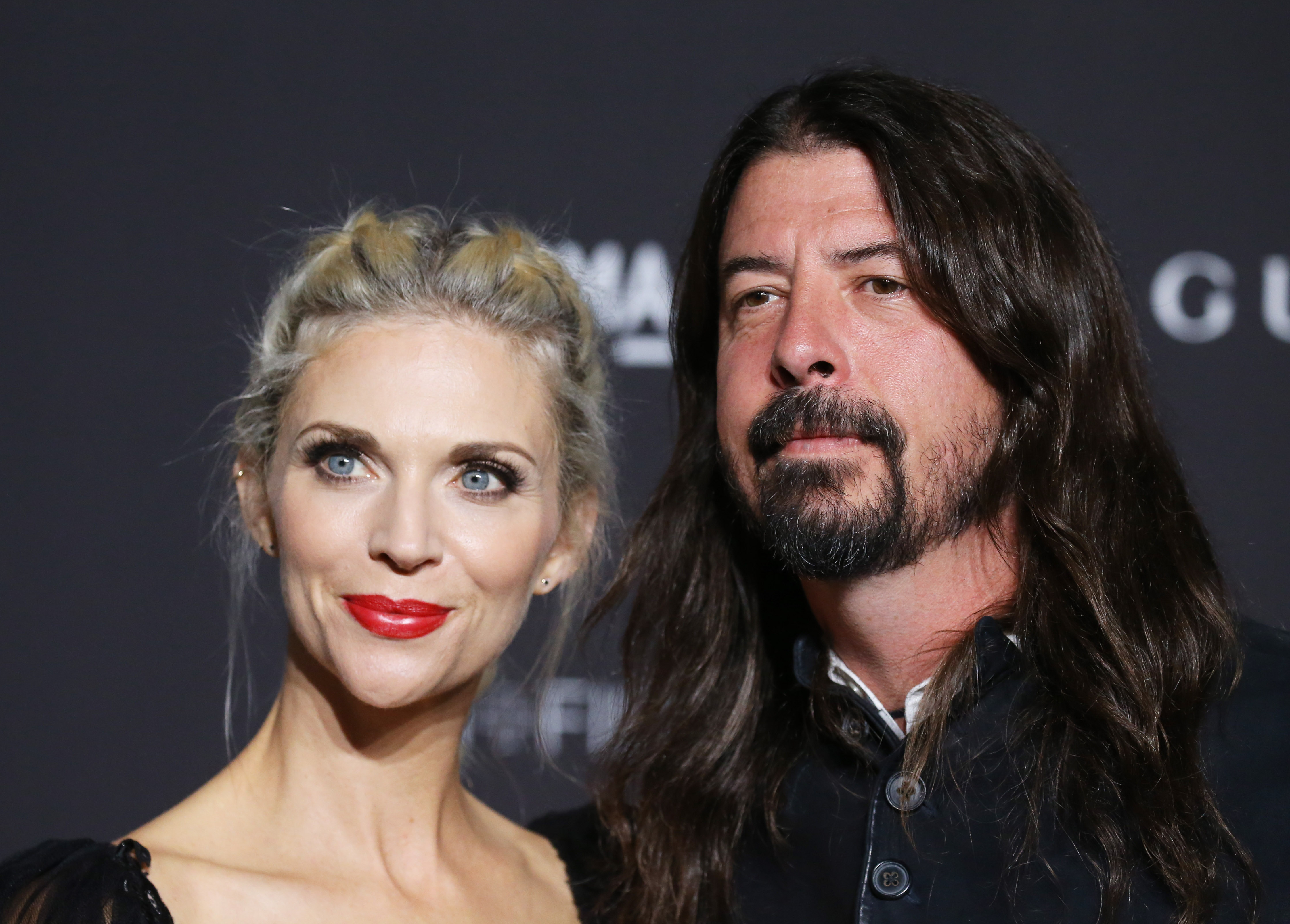 Jordyn Blum und Dave Grohl besuchen die LACMA Art + Film Gala 2018 im LACMA am 03. November 2018 in Los Angeles, Kalifornien. | Quelle: Getty Images