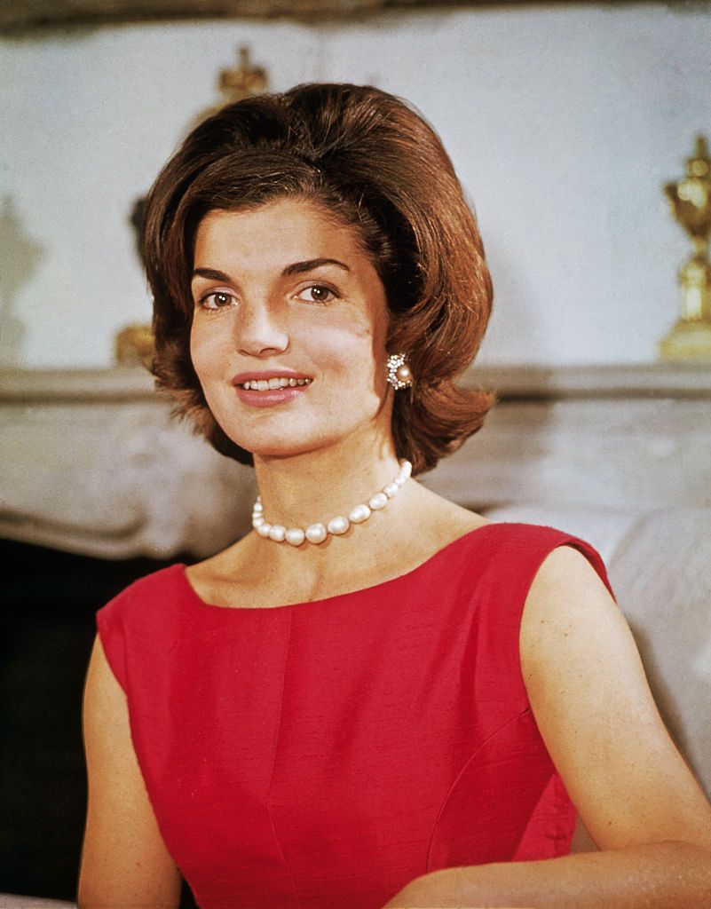 Jacqueline Kennedy in ihrem Haus in Georgetown im August 1960. | Quelle: Getty Images