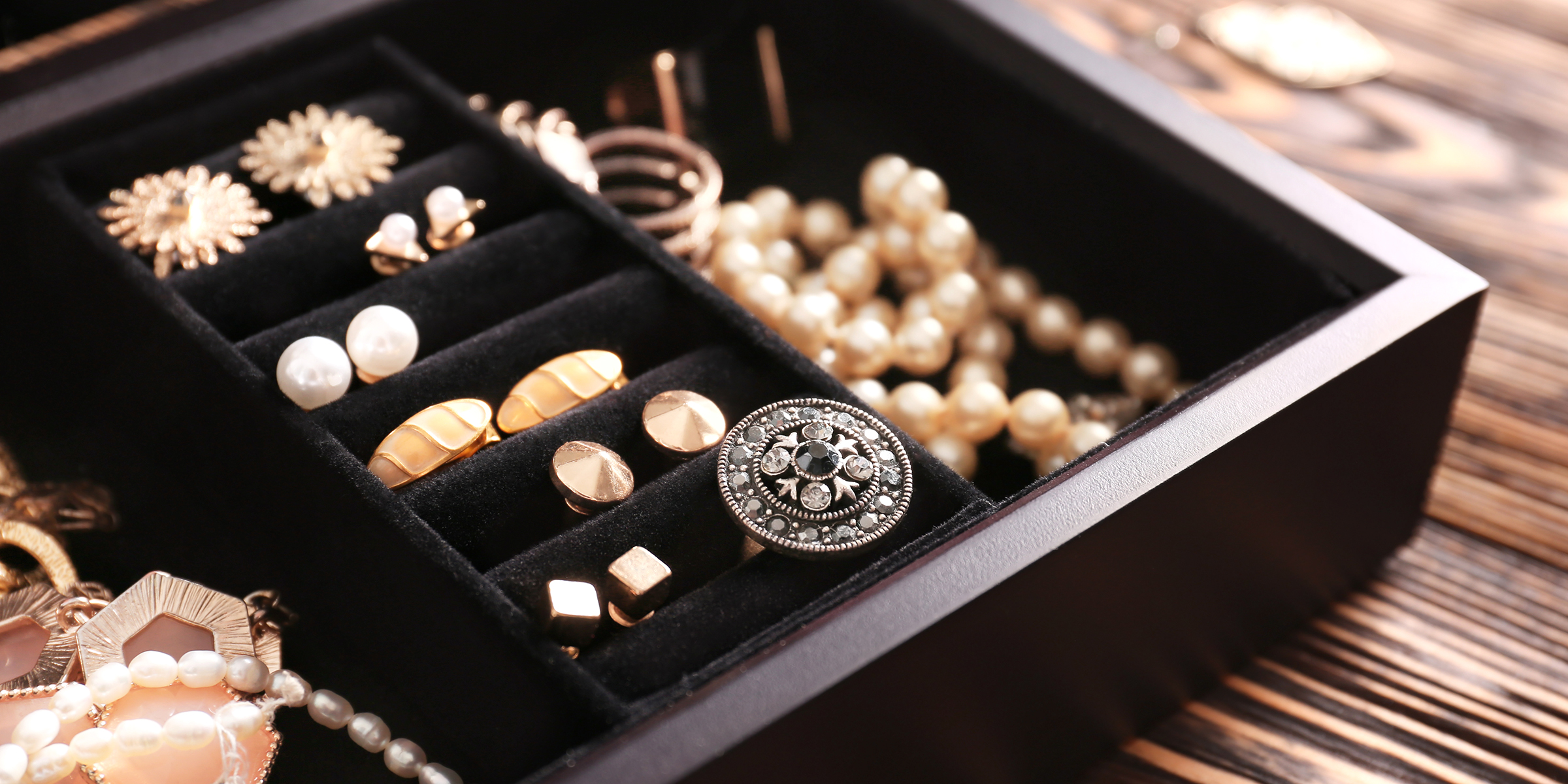 Schachtel mit Schmuck | Quelle: Shutterstock