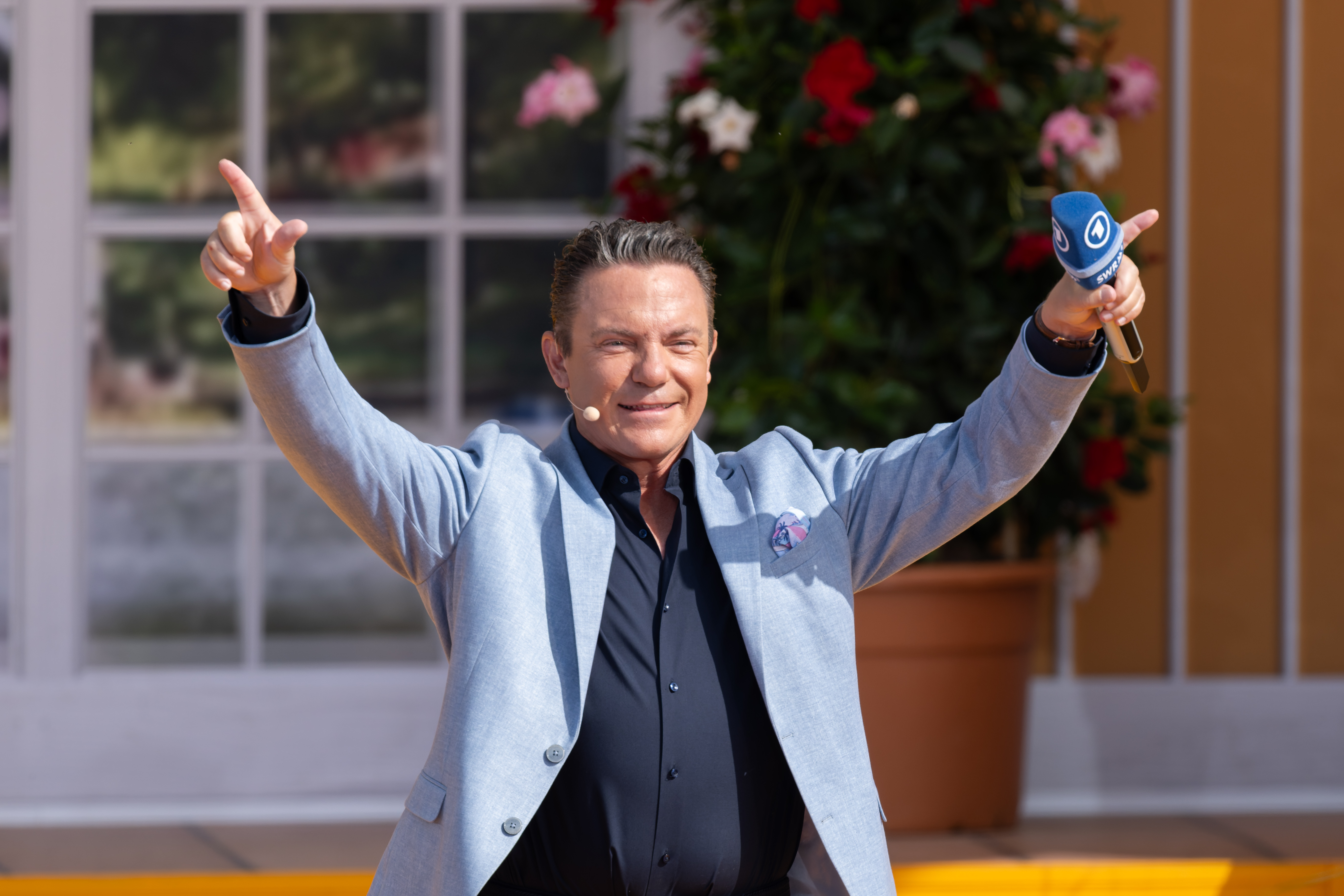 Stefan Mross beim Moderieren der Sendung | Quelle: Getty Images