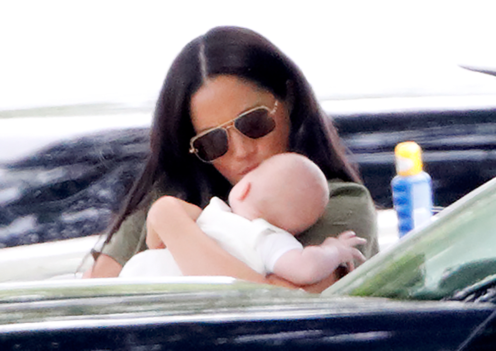 Meghan, Herzogin von Sussex, und Archie Harrison Mountbatten-Windsor besuchen das King Power Royal Charity Polo Match im Billingbear Polo Club in Wokingham, England, am 10. Juli 2019 | Quelle: Getty Images