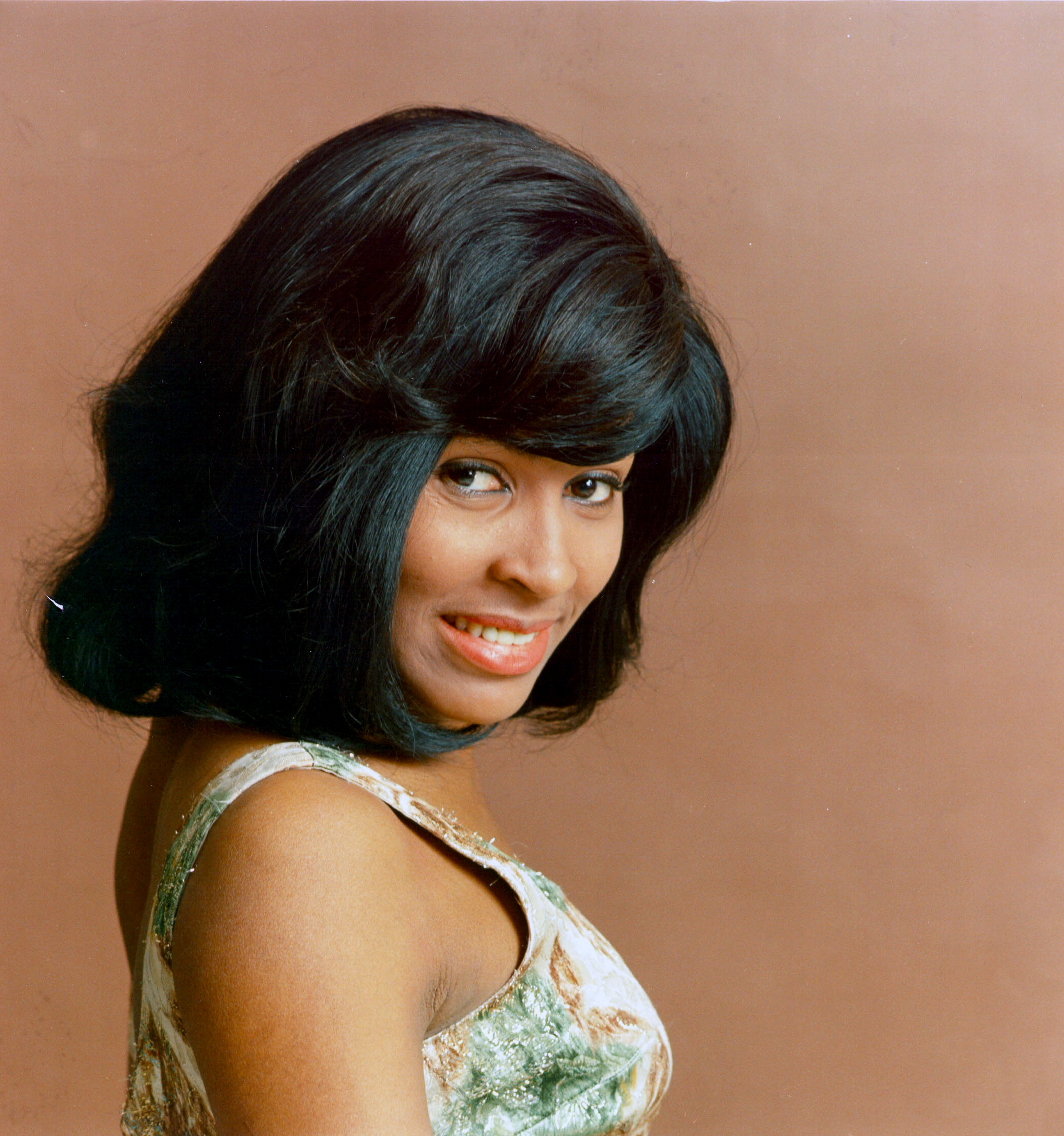 Die Sängerin posiert für ein Porträt im Jahr 1964. | Quelle: Getty Images