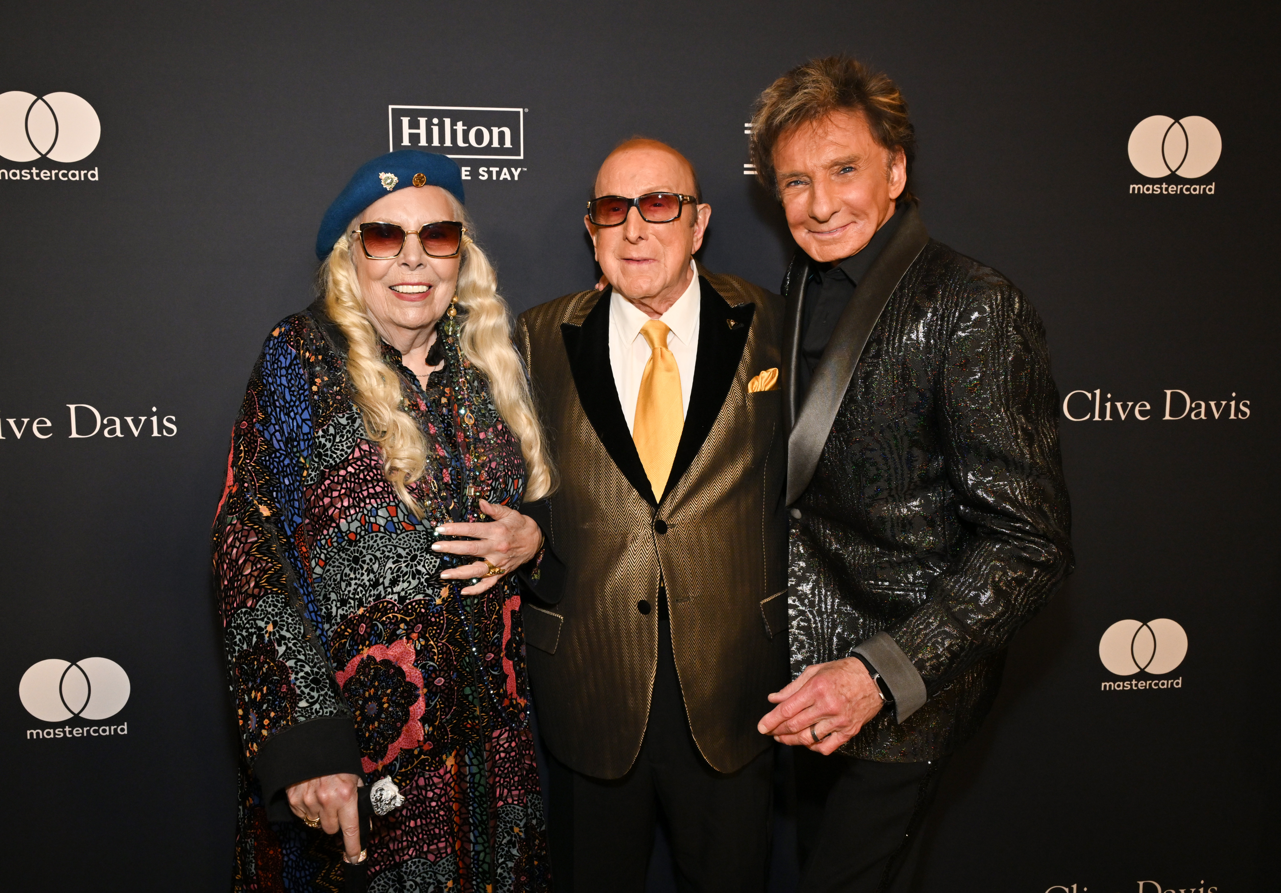 Joni Mitchell, Clive Davis, und Barry Manilow. | Quelle: Getty Images