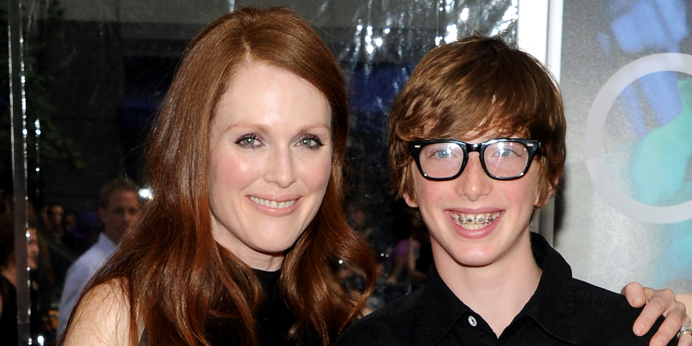 Julianne Moore und Caleb Freundlich | Quelle: Getty Images