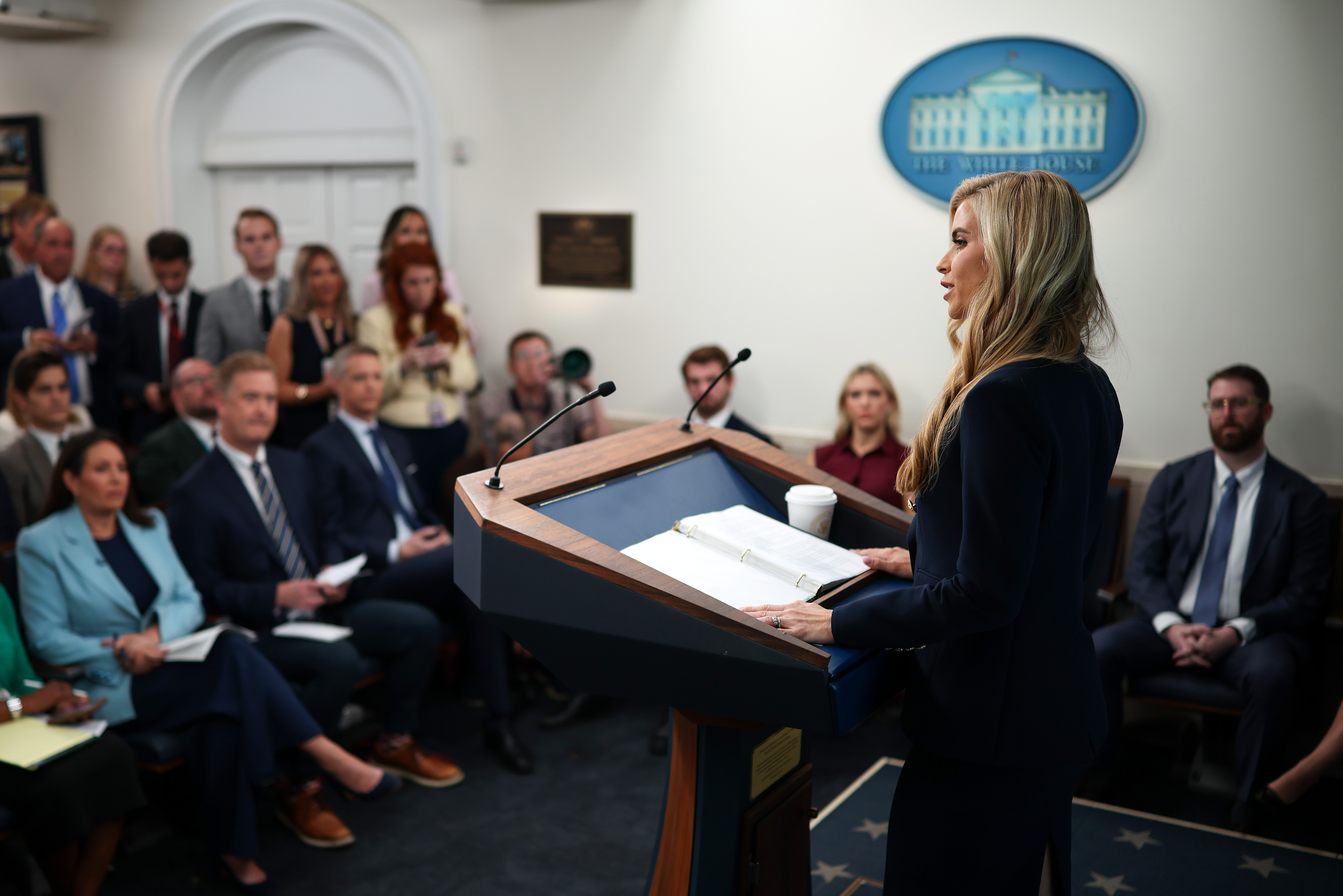 Bei ihrer einzigen Pressekonferenz im Weißen Haus verriet Zacharia, dass ihre Familie in dieser Woche zwei Geburtstage feierte – gerade als sie ein neues Kapitel in Washington beginnen sollte. | Quelle: Getty Images.