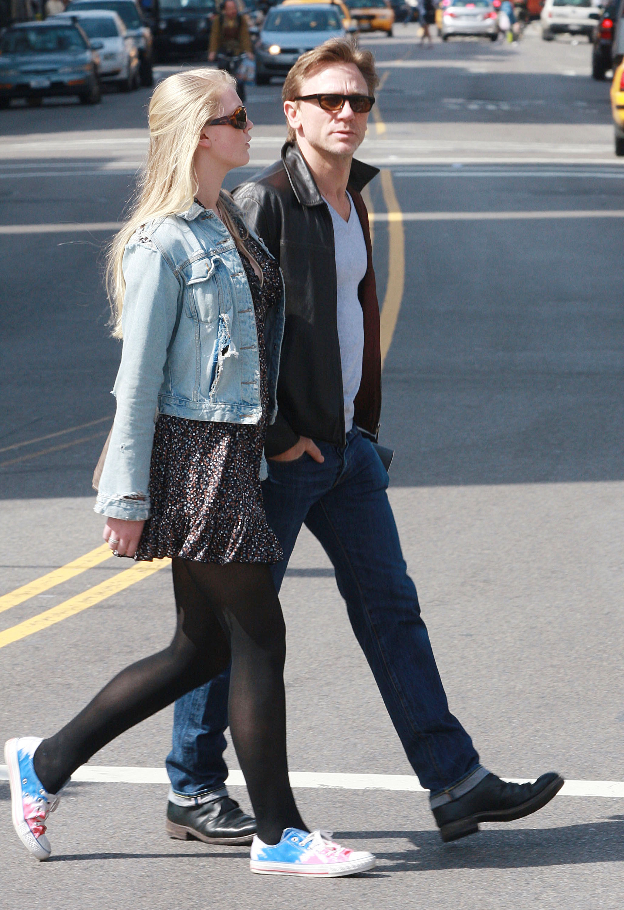 Daniel Craig und Ella Loudon werden am 3. April 2010 in New York im West Village fotografiert. | Quelle: Getty Images