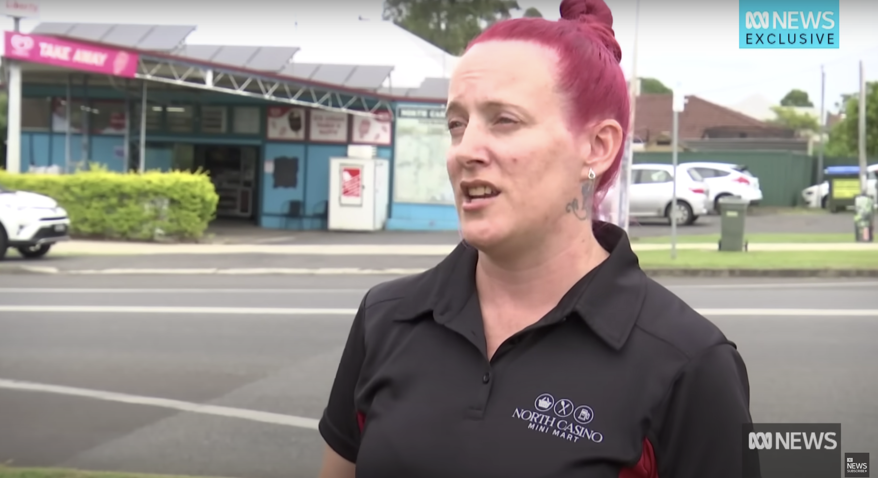 Erin Witton, die Besitzerin des Casino-Minimarktes, teilt ihre Gedanken zu dem erschreckenden Vorfall mit, wie in einem Video vom 28. November 2023 zu sehen ist | Quelle: youtube.com/abcnewsaustralia