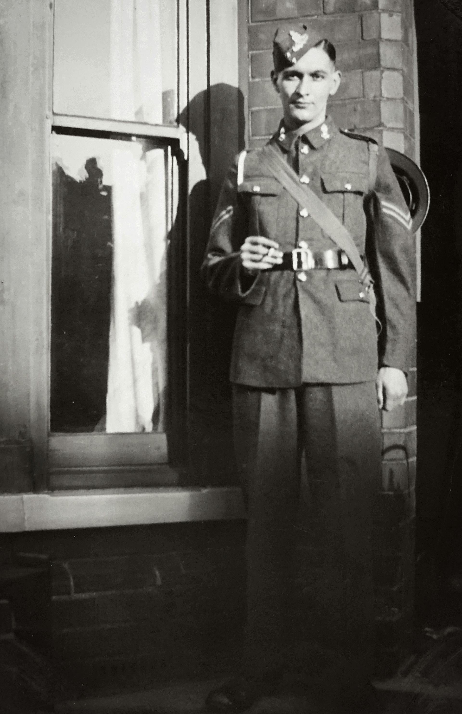 Ein altes Foto von einem jungen Soldaten | Quelle: Pexels