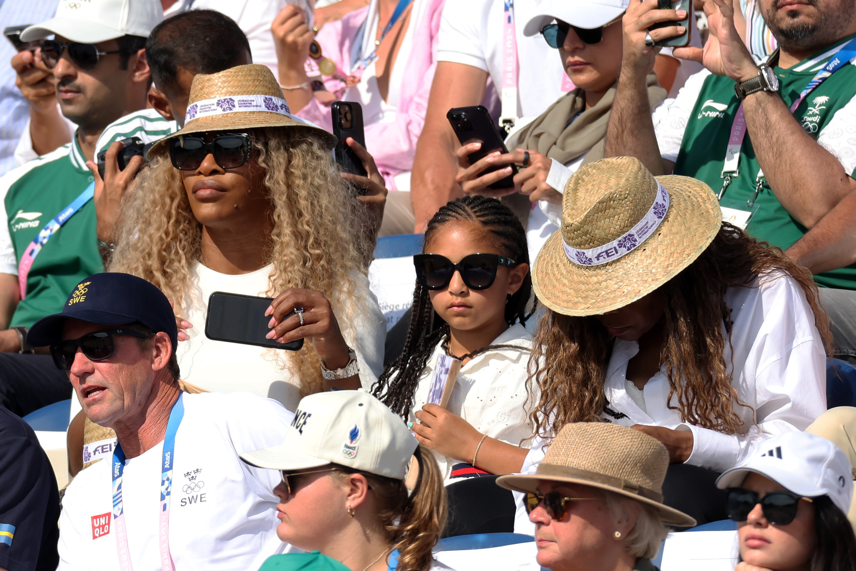 Serena Williams und Tochter Alexis Olympia Ohanian Jr. besuchen das Einzel-Finale im Springen am elften Tag der Olympischen Spiele Paris 2024 im Chateau de Versailles am 06. August 2024 in Versailles, Frankreich. | Quelle: Getty Images